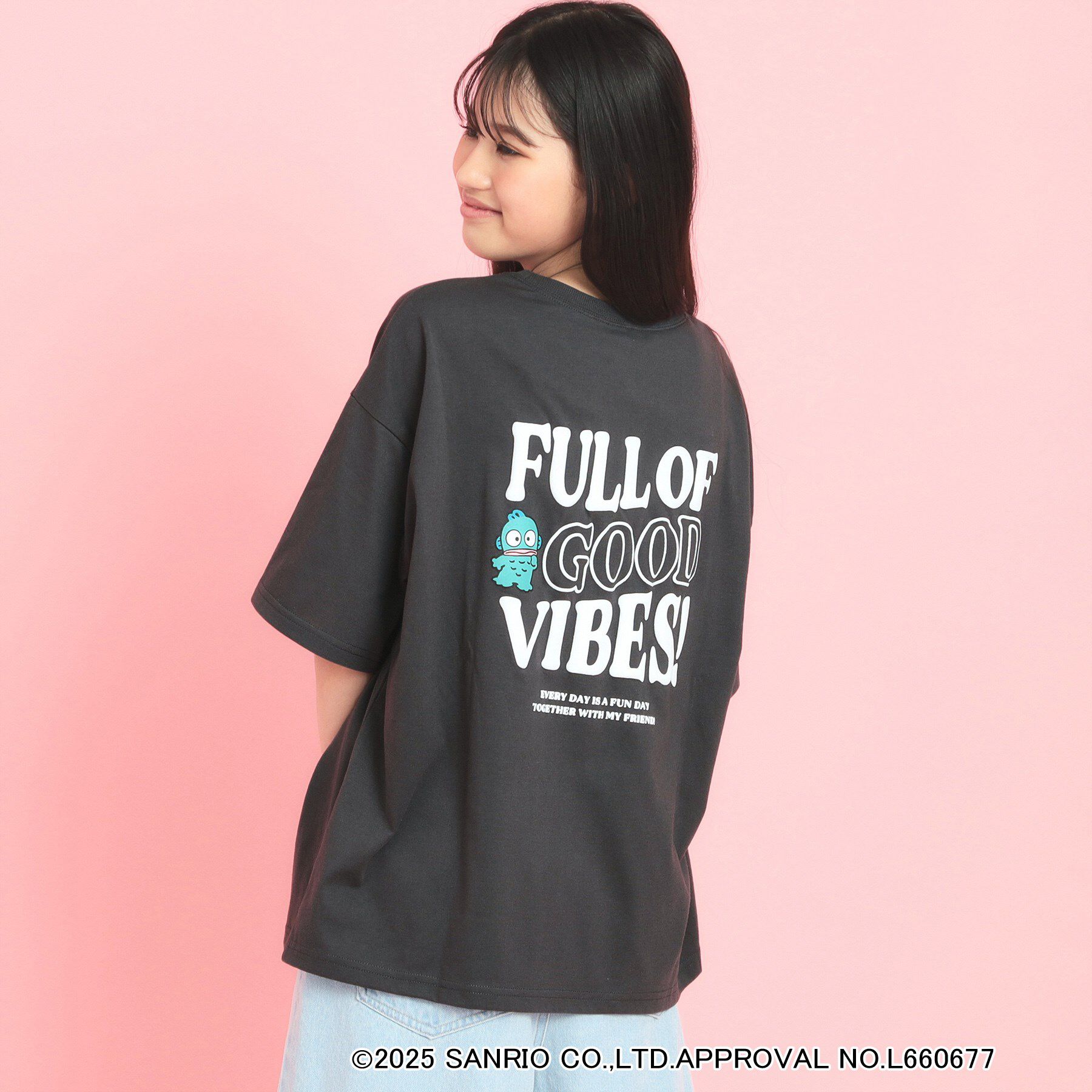 PINK-latte「【サンリオキャラクターズコラボ】バックロゴビッグTシャツ」|Tシャツ・カットソー|チャコールグレー(0