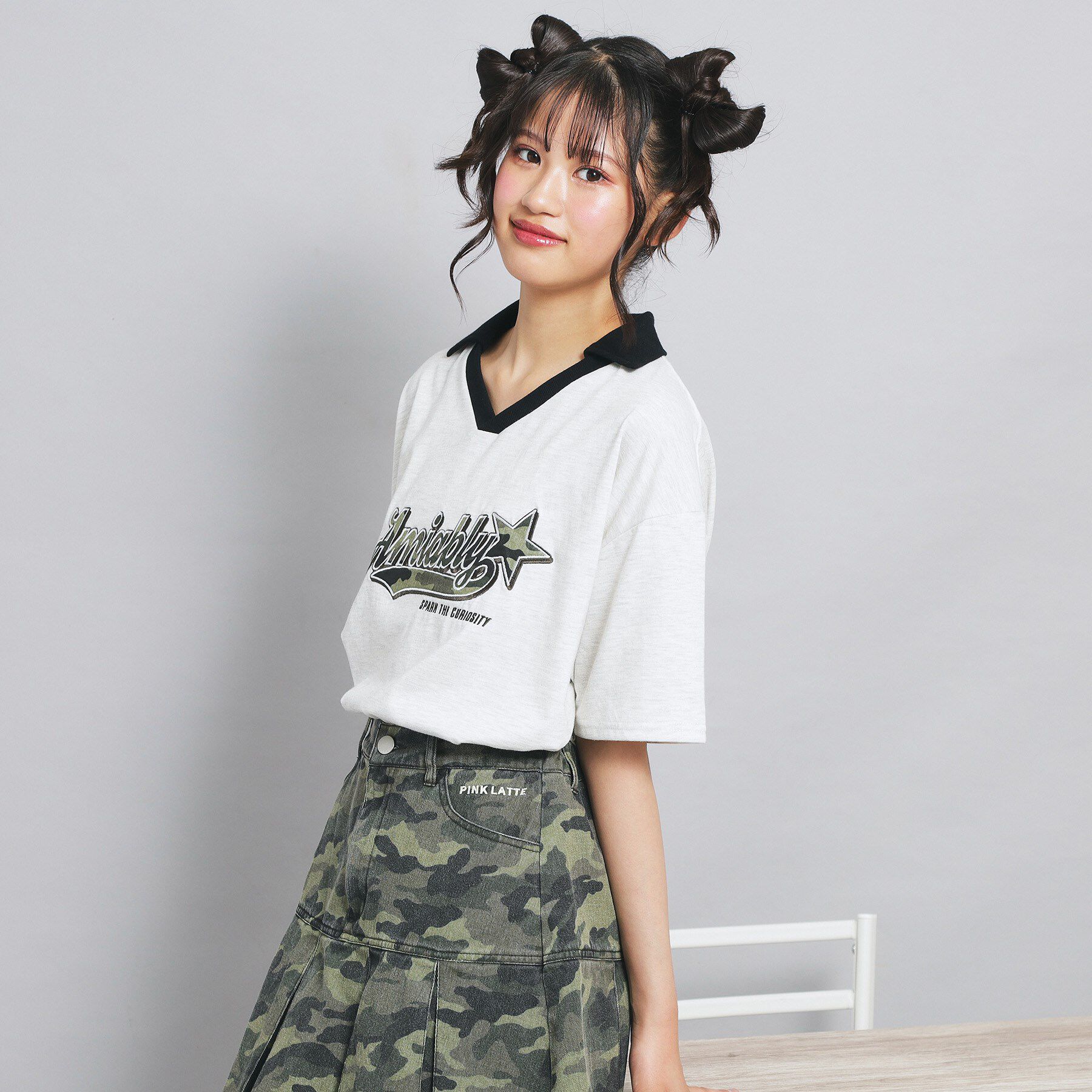 PINK-latte「Vネック衿付きアップリケビッグTシャツ」|Tシャツ・カットソー|ライトグレー(011