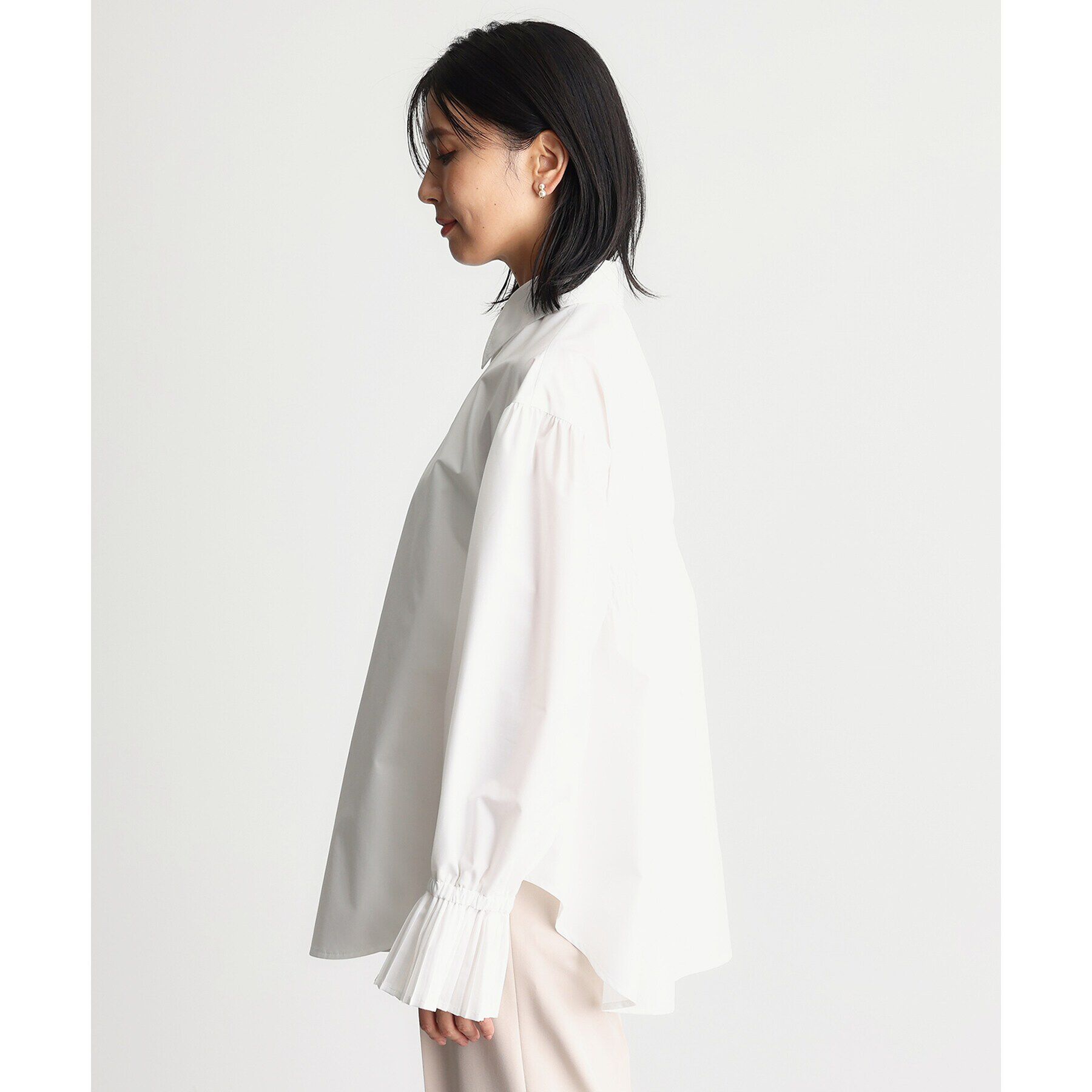 THE SHOP TK「【ONOFF活躍/セレモニー/通勤】袖プリーツバックシャーリングシャツ/洗える」|シャツ・ブラウス|