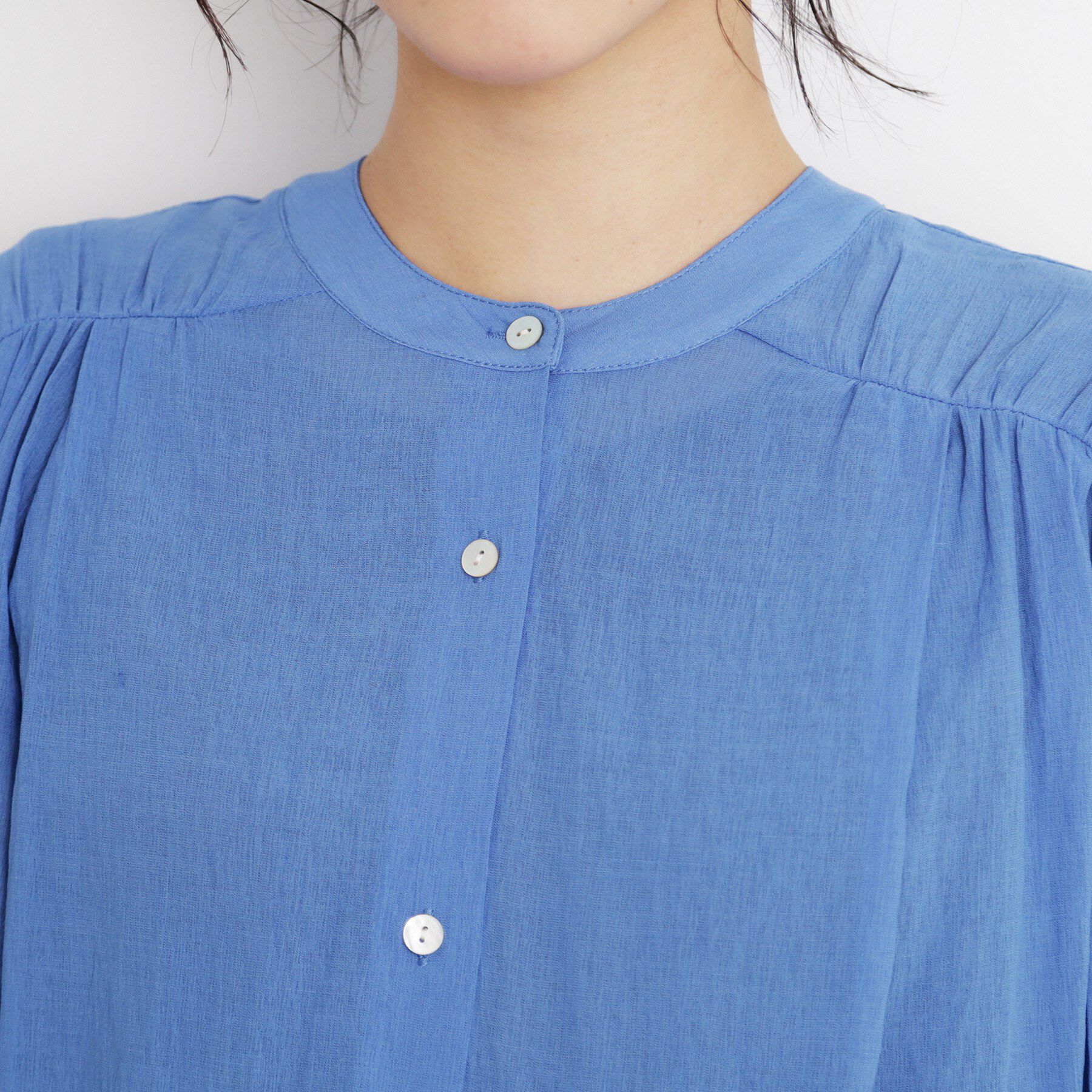 THE SHOP TK「麻調シアーフリルギャザーブラウス【洗える】」|シャツ・ブラウス|