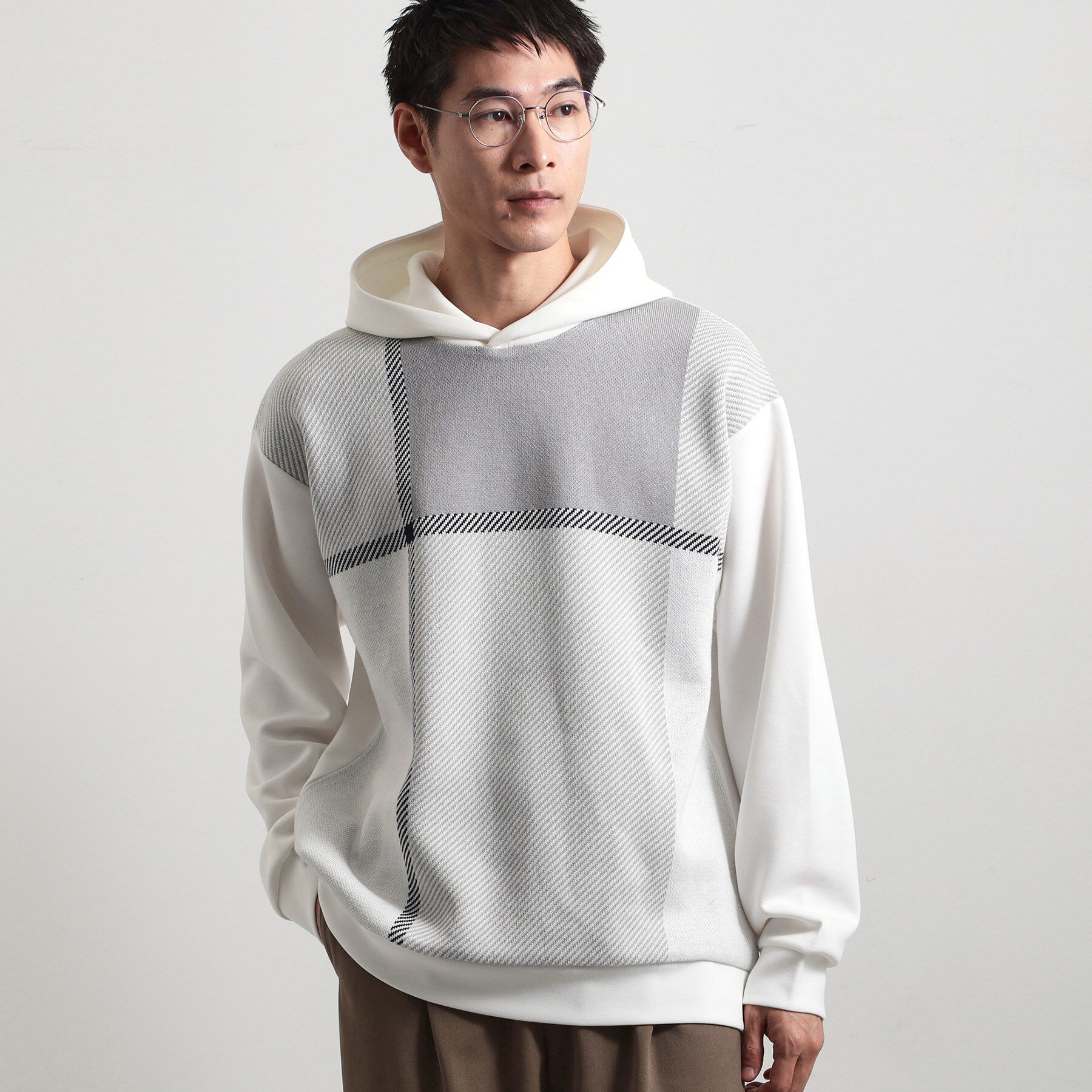 THE SHOP TK「【大人の休日スタイルにはこれ！】フロントチェック柄ニットパーカ　洗濯機OK」|パーカー|オフホワイト(203