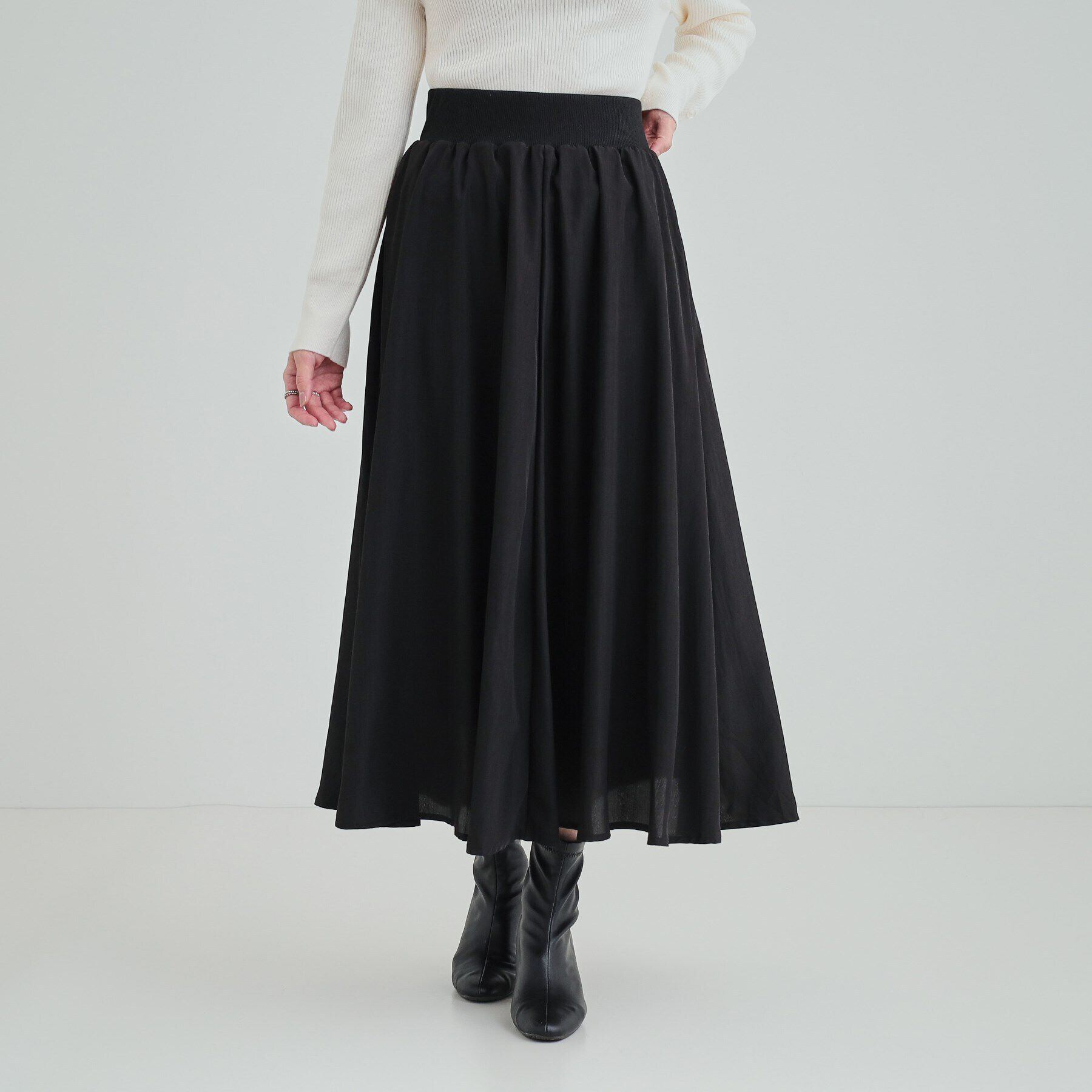 SHOO･LA･RUE「ウエストリブで無理せずキレイ　艶やかに彩る サテンフレアスカート」|スカート|