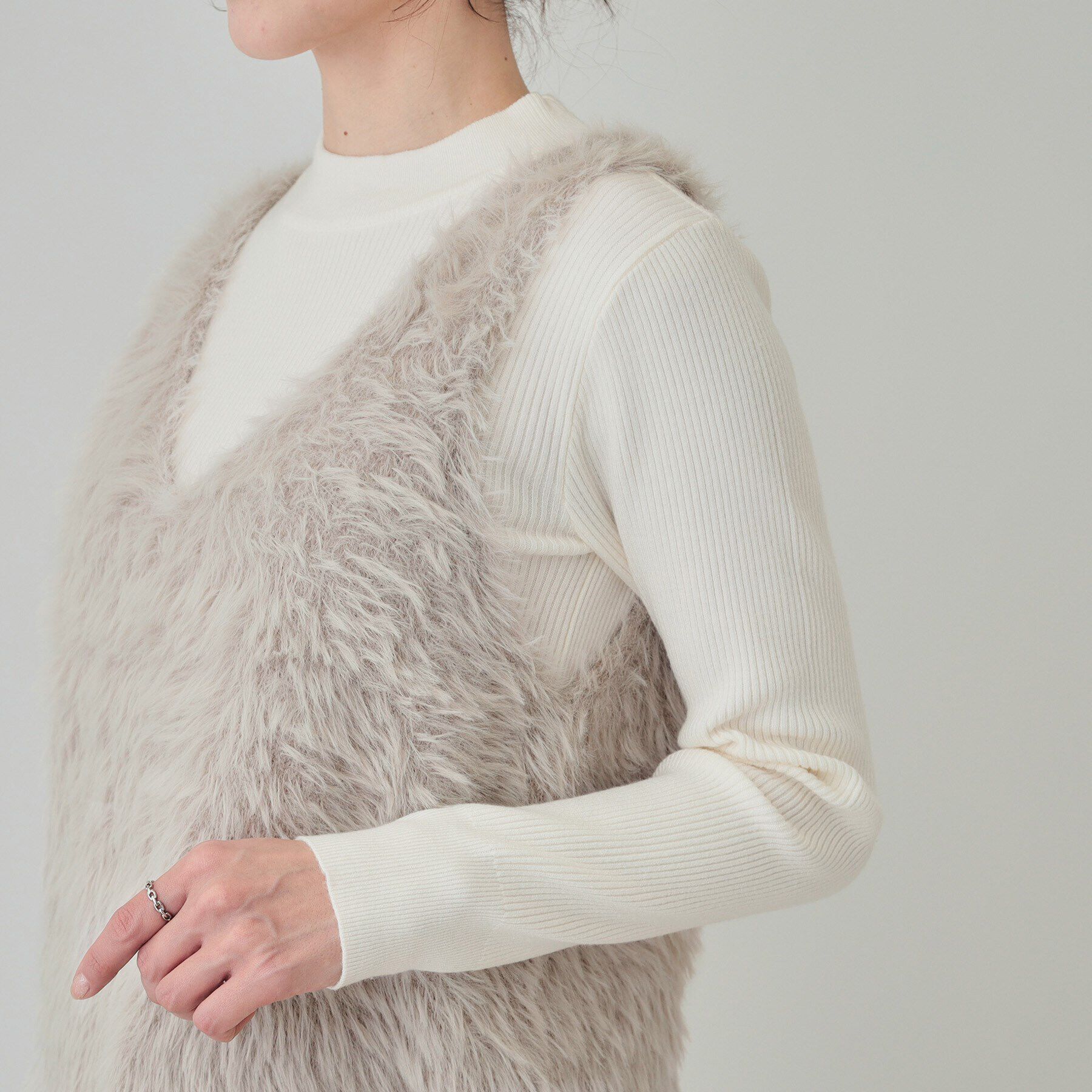 SHOO･LA･RUE「【S-LL/2点セット】大人のフェミニンカジュアルに　フェザー調ベスト+リブニット」|ニット・セーター|