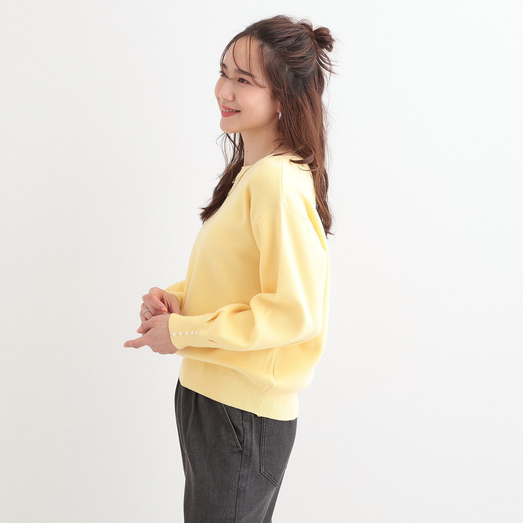 SHOO･LA･RUE「【洗える/S-LL】大人上品 お袖パール調ボタン付き ボートネックニット」|ニット・セーター|