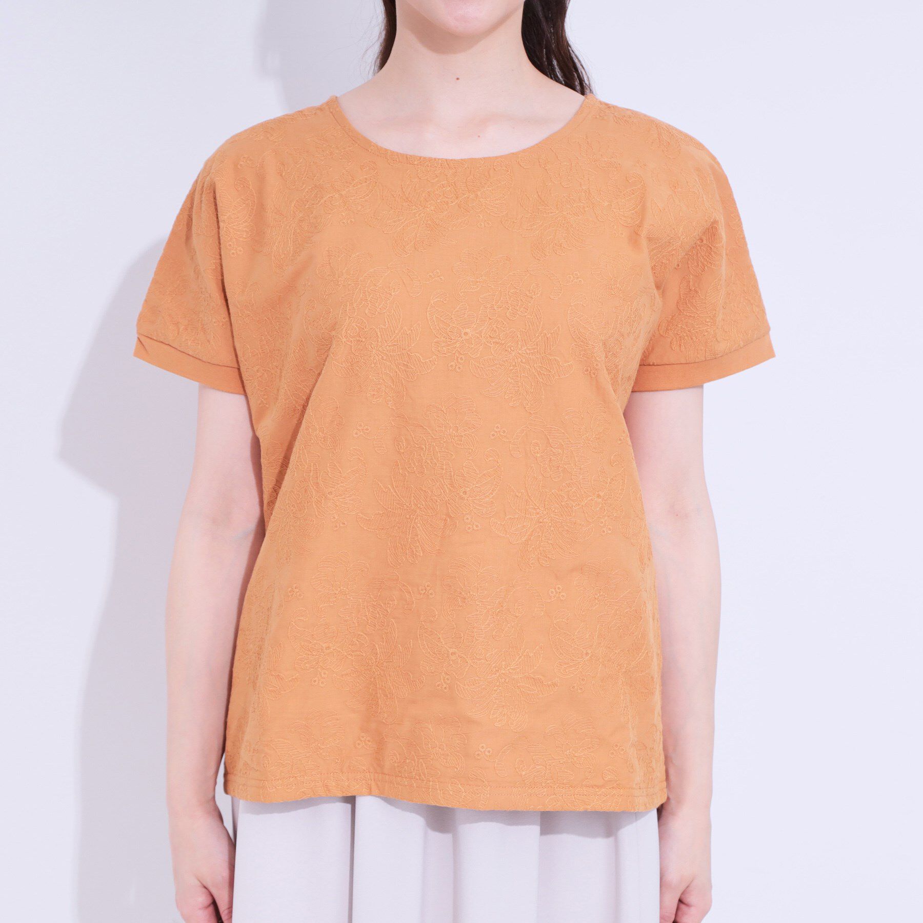 SHOO･LA･RUE「【S-LL】一枚でサマ見え フローラル刺繍トップス」|Tシャツ・カットソー|