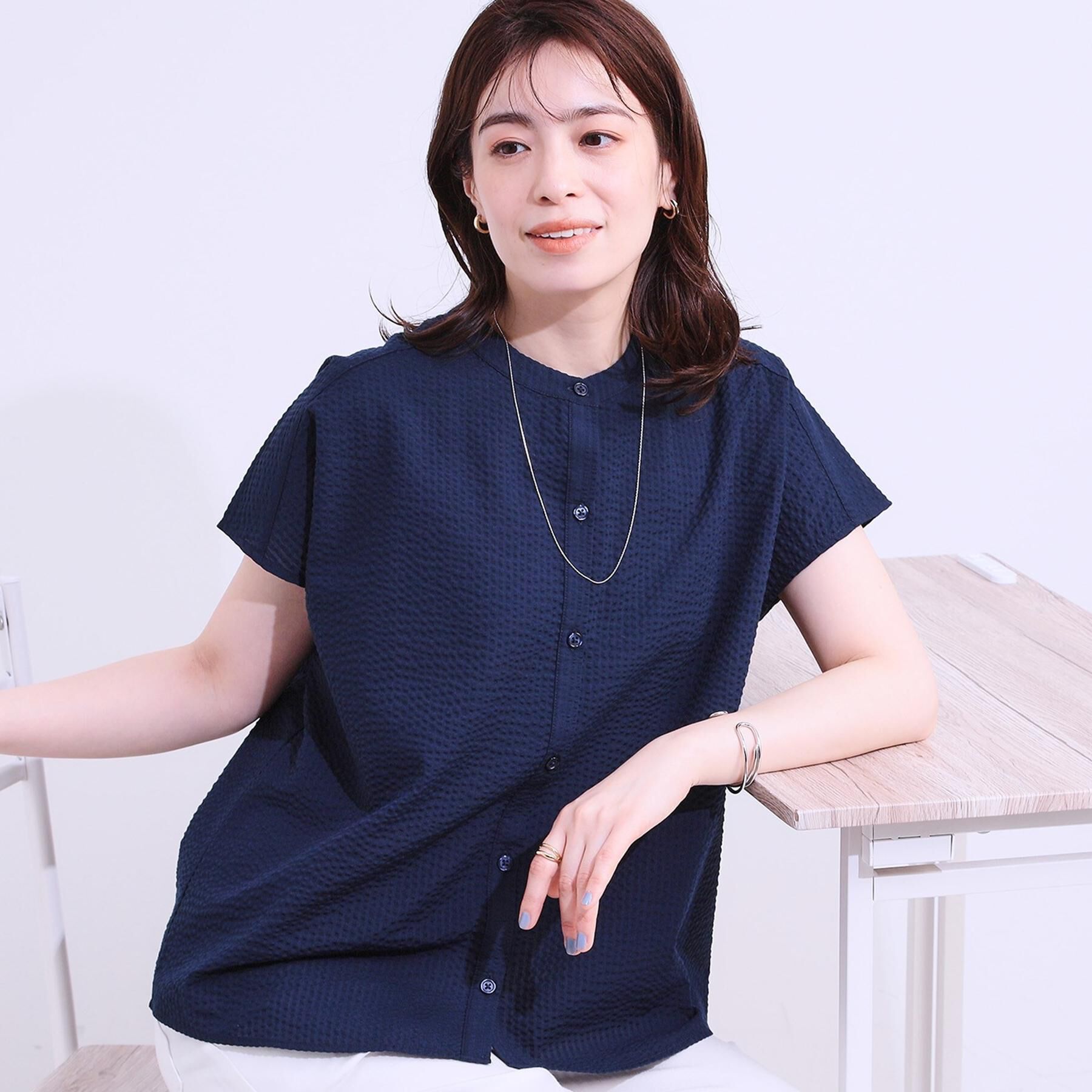 SHOO･LA･RUE「【洗える/S-LL】涼やかで好印象 サッカーブラウス」|シャツ・ブラウス|ネイビー(094)