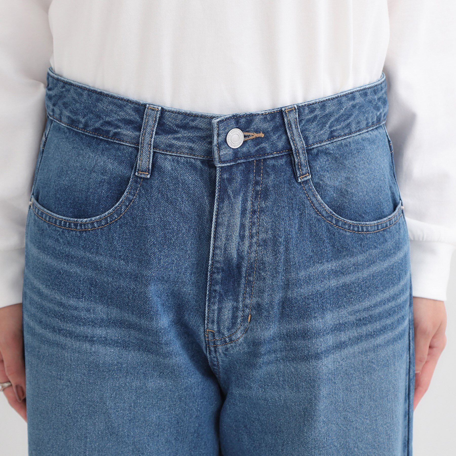 SHOO･LA･RUE「【S-LL】脚のラインを拾いにくい デニムワイドパンツ」|デニム|