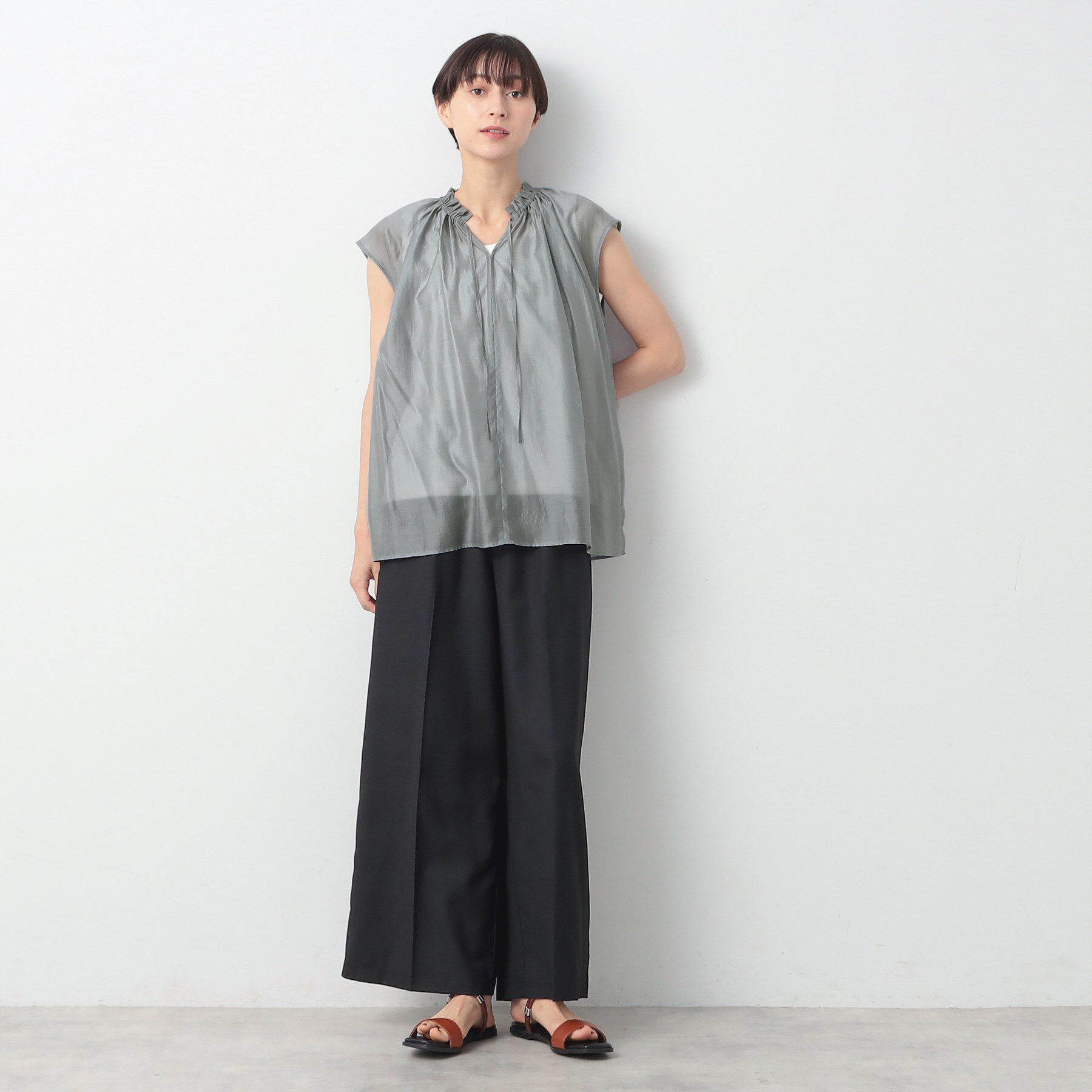 Dessin「【洗える】フリルネックブラウス」|シャツ・ブラウス|