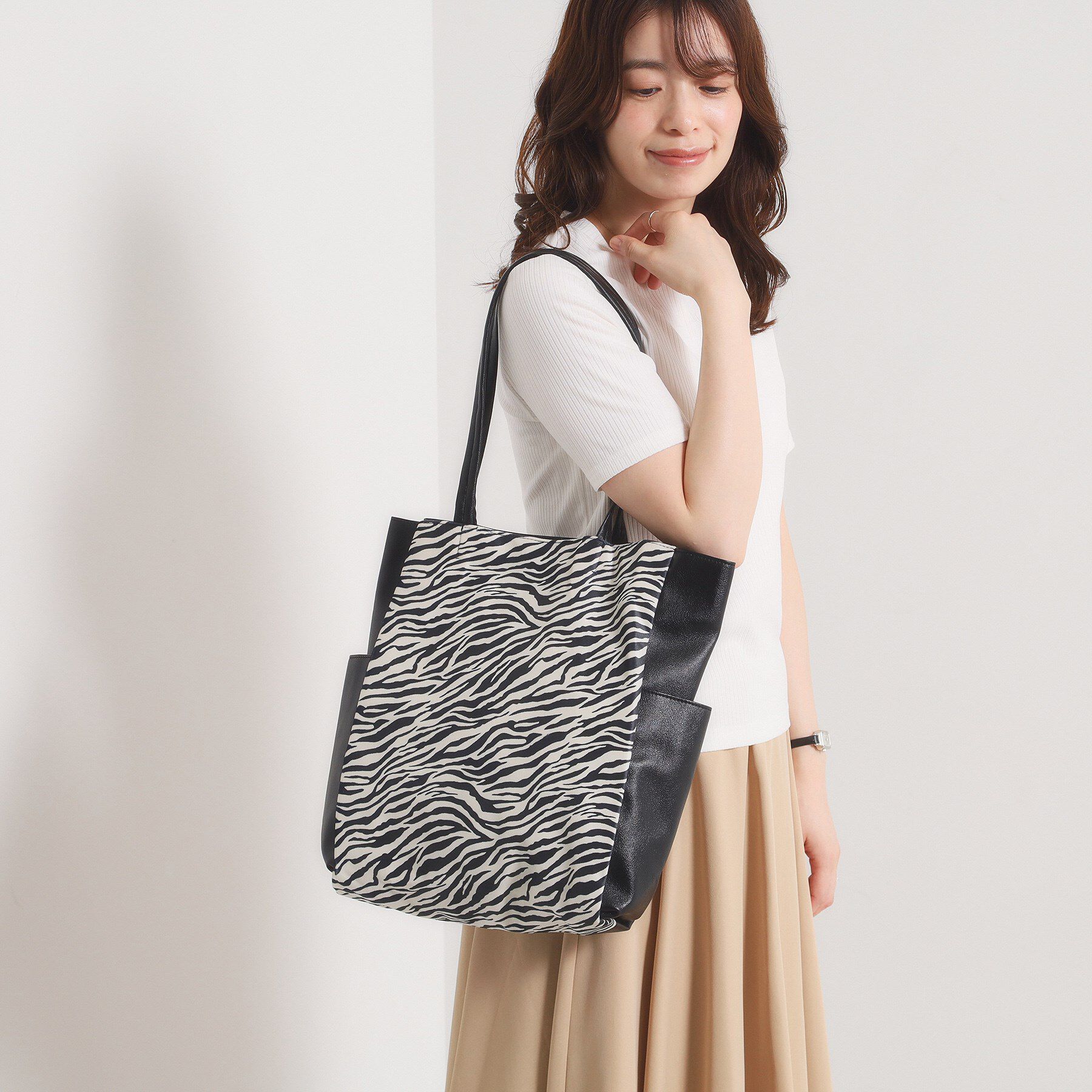 ITS&rsquo;DEMO「【A4対応／8色】収納上手になれるトート」|トートバッグ|