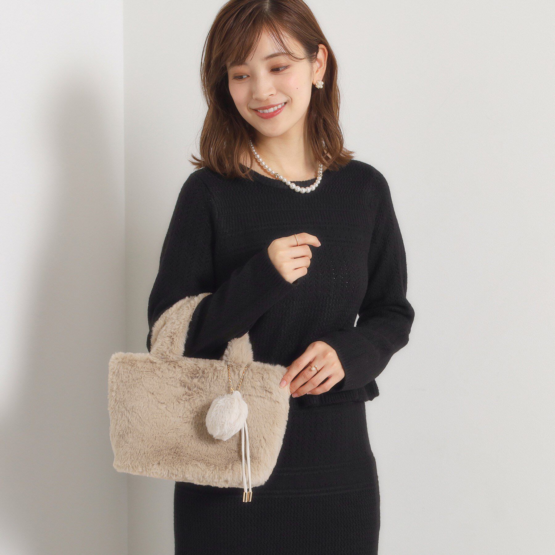 ITS&rsquo;DEMO「チャーム付きフェイクファートート」|トートバッグ|