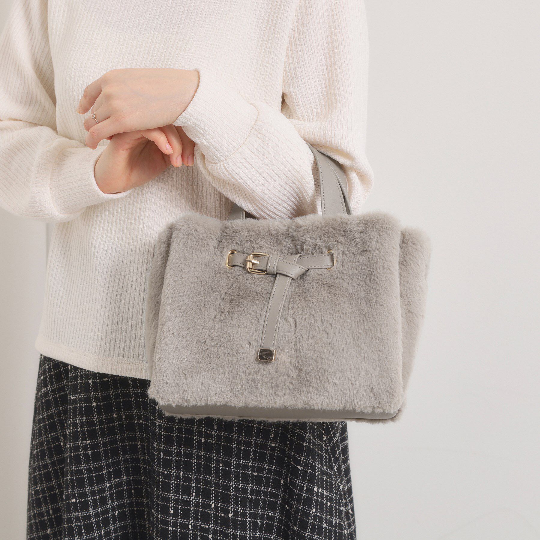 ITS&rsquo;DEMO「【5ポケット】ベルト飾り三層フェイクファートート」|ハンドバッグ|グレージュ(050)