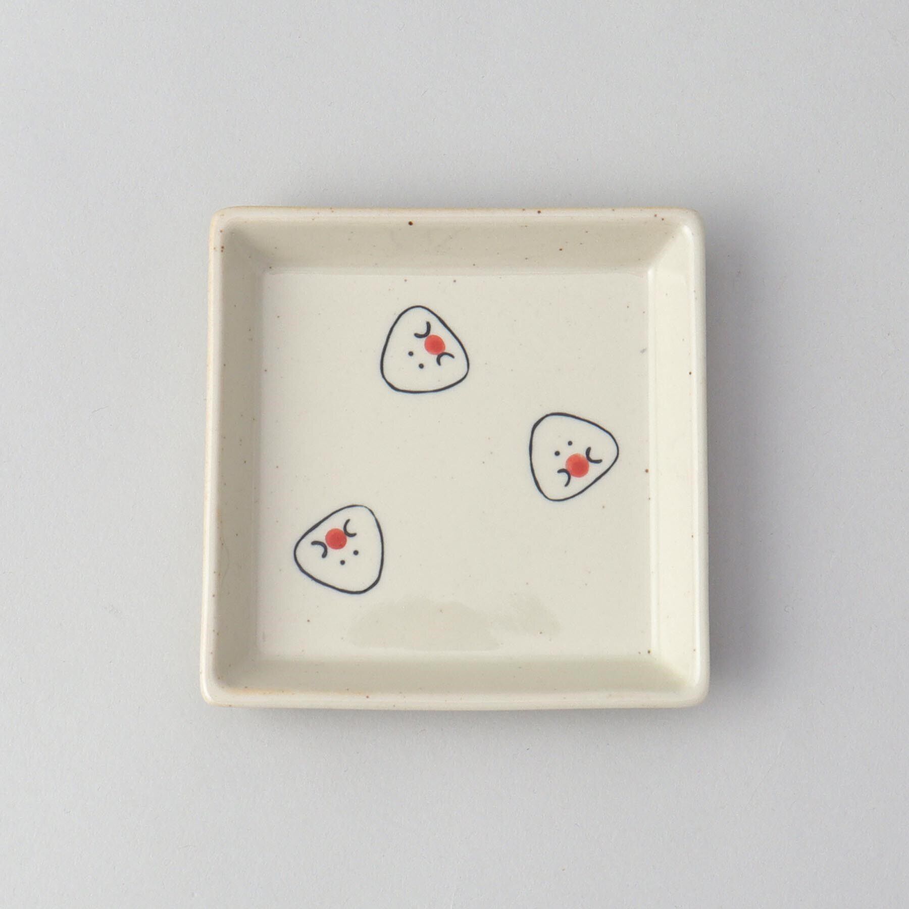 212 KITCHEN STORE「ぎゅっとおにぎりさん 角皿 梅」|食器・キッチングッズ|