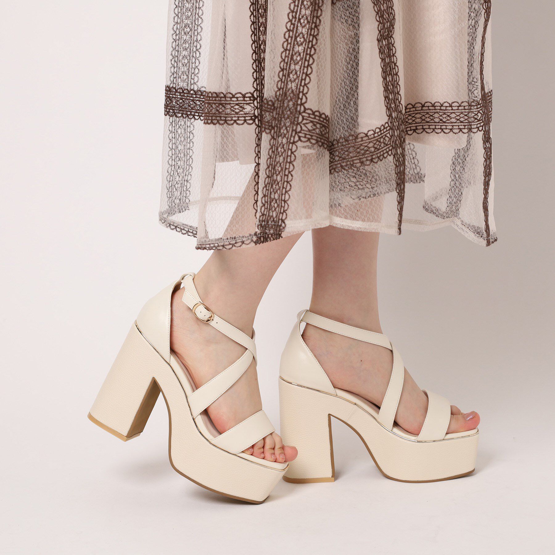 ESPERANZA「【ラク盛り／サンダル】リピーター続出／脚長美脚　クロスストラップサンダル」|サンダル|