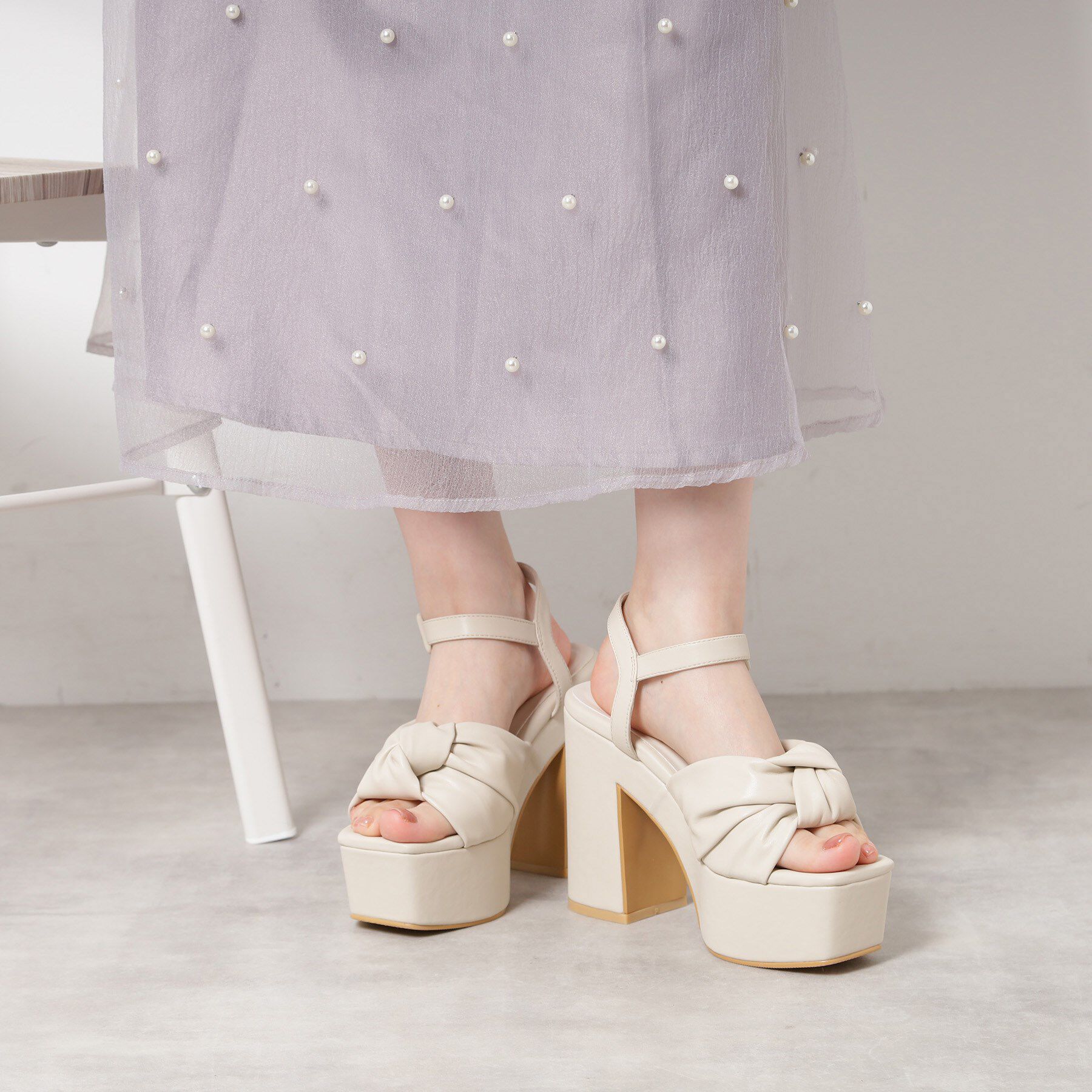 ESPERANZA「【ラク盛り／サンダル】リピーター続出／脚長美脚　ツイストリボンサンダル」|サンダル|