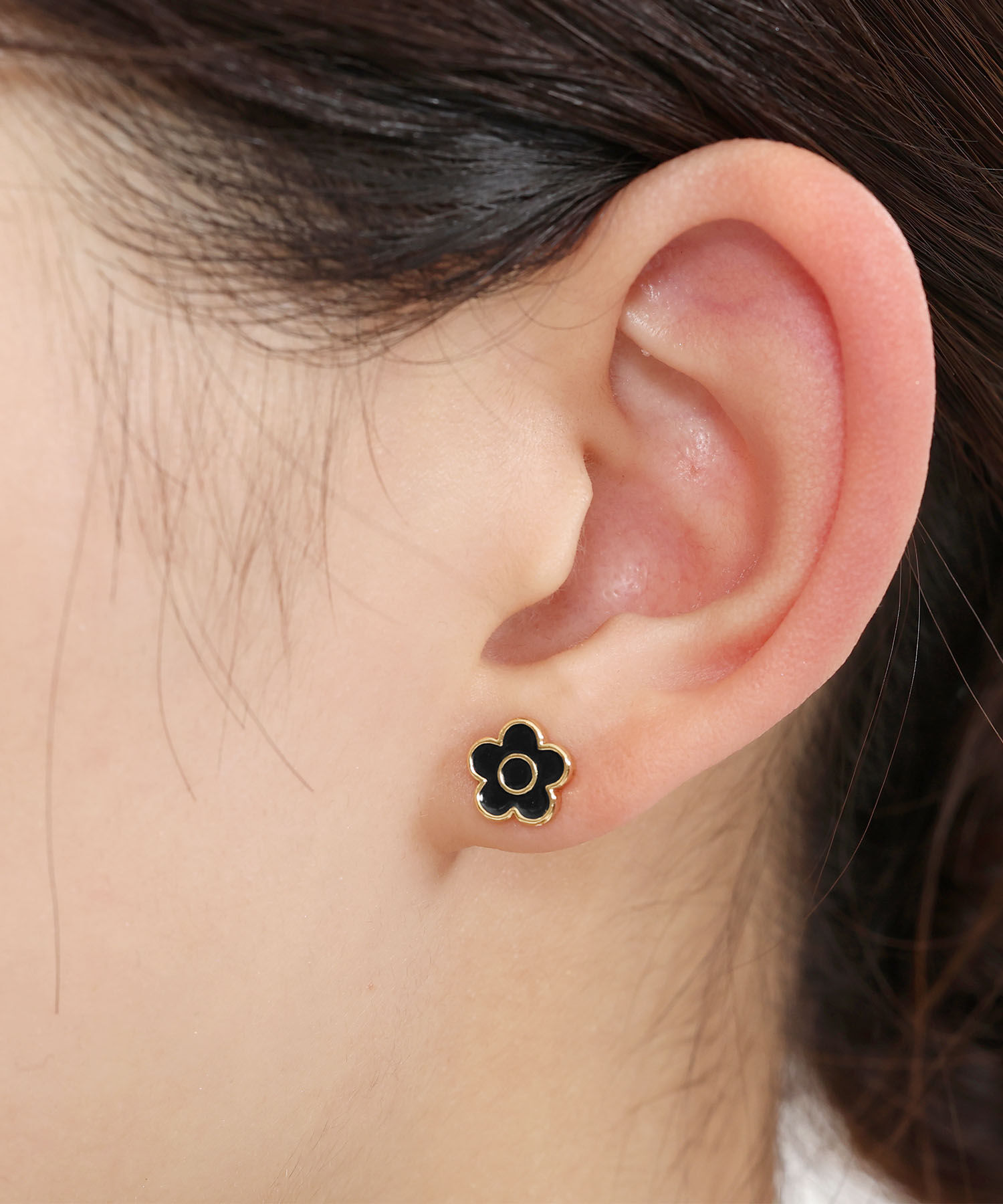 MARY QUANT「ミニデイジーエポ ピアス」|ピアス|ブラック