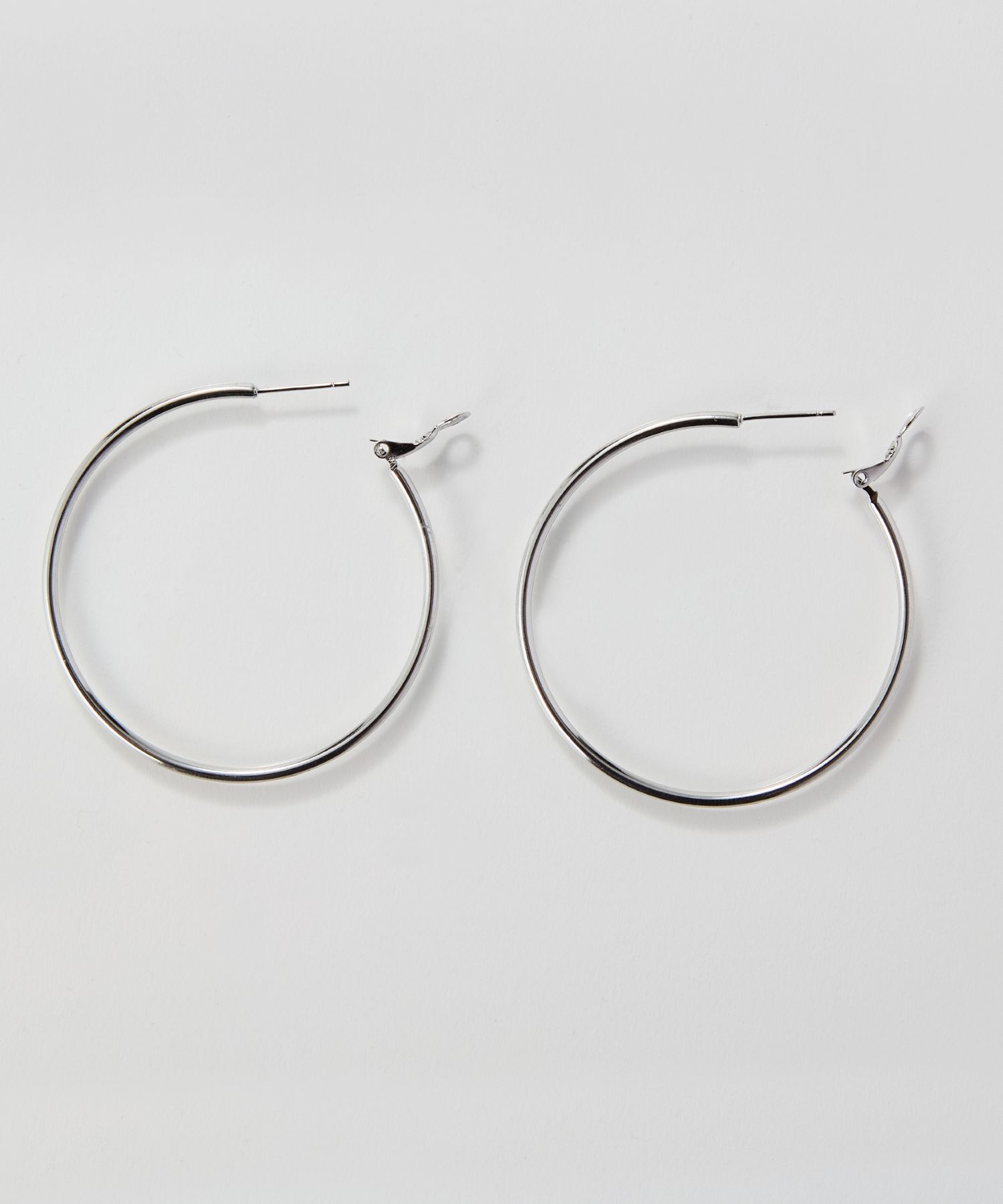 Phoebe「【金属アレルギー対応】ライトフープピアス　シルバー/ステンレス/大振り」|ピアス|