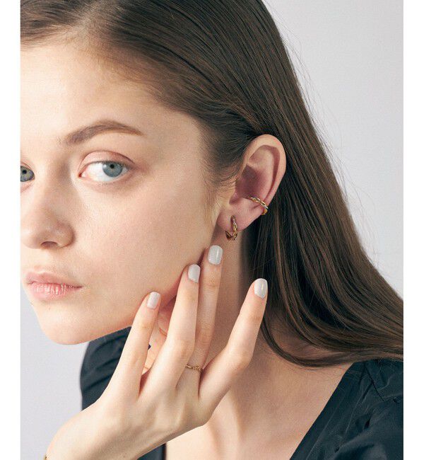 ete「ツイスト バイカラー ハグイヤリング」|イヤリング|