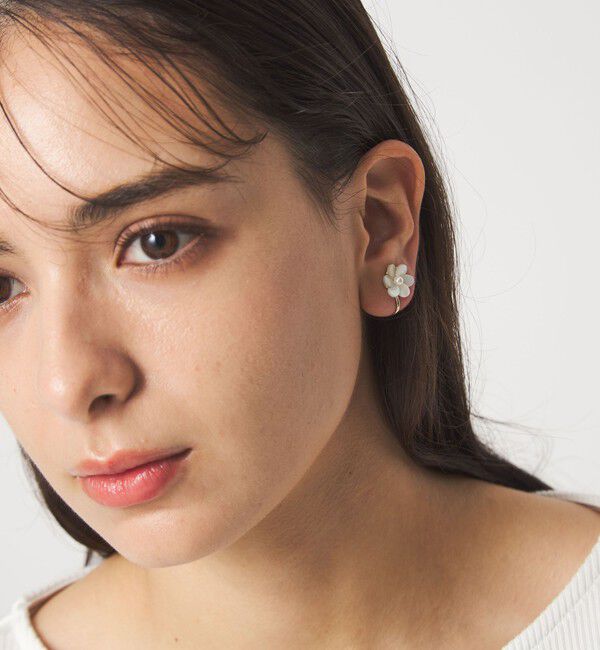 UNITED ARROWS green label relaxing「シェル フラワー イヤリング」|イヤリング|OFF WHITE