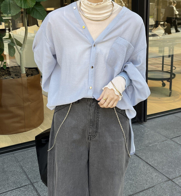  「【新色追加】GOLDボタンVVシャツ」|シャツ・ブラウス|