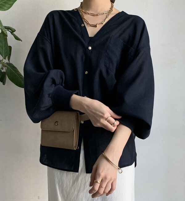  「【新色追加】GOLDボタンVVシャツ」|シャツ・ブラウス|ネイビー