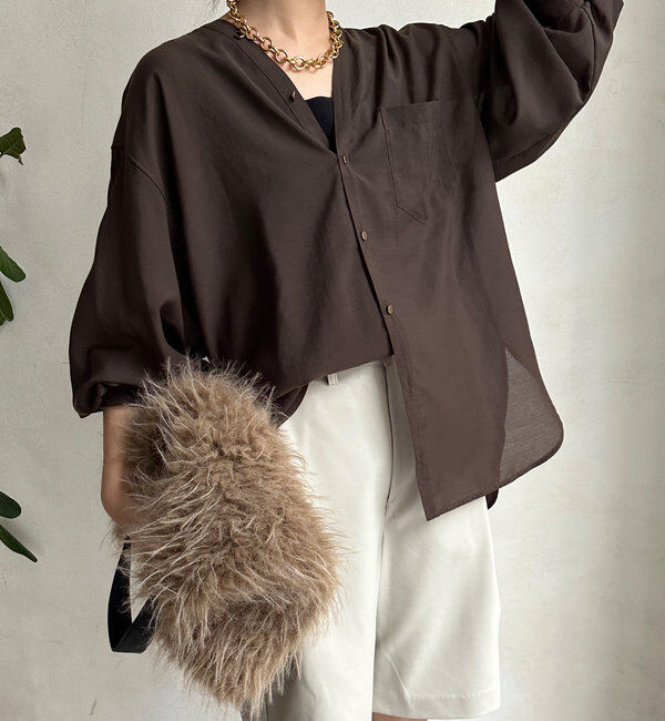  「【新色追加】GOLDボタンVVシャツ」|シャツ・ブラウス|