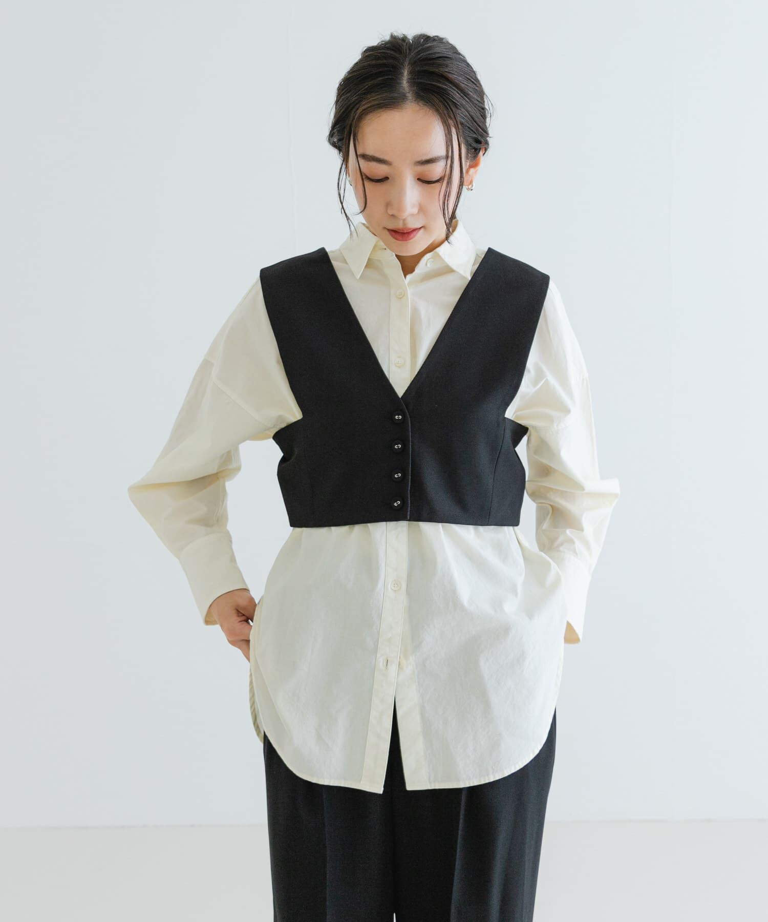 URBAN RESEARCH「Vネックショート丈ベスト」|ベスト・ジレ|ブラック