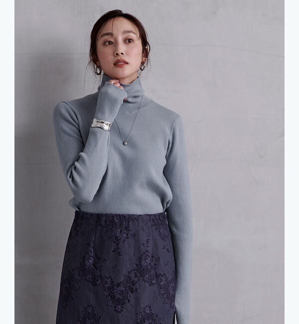 ur's「フィンガーホール付リブタートルネックトップス」|ニット・セーター|グレイッシュブルー