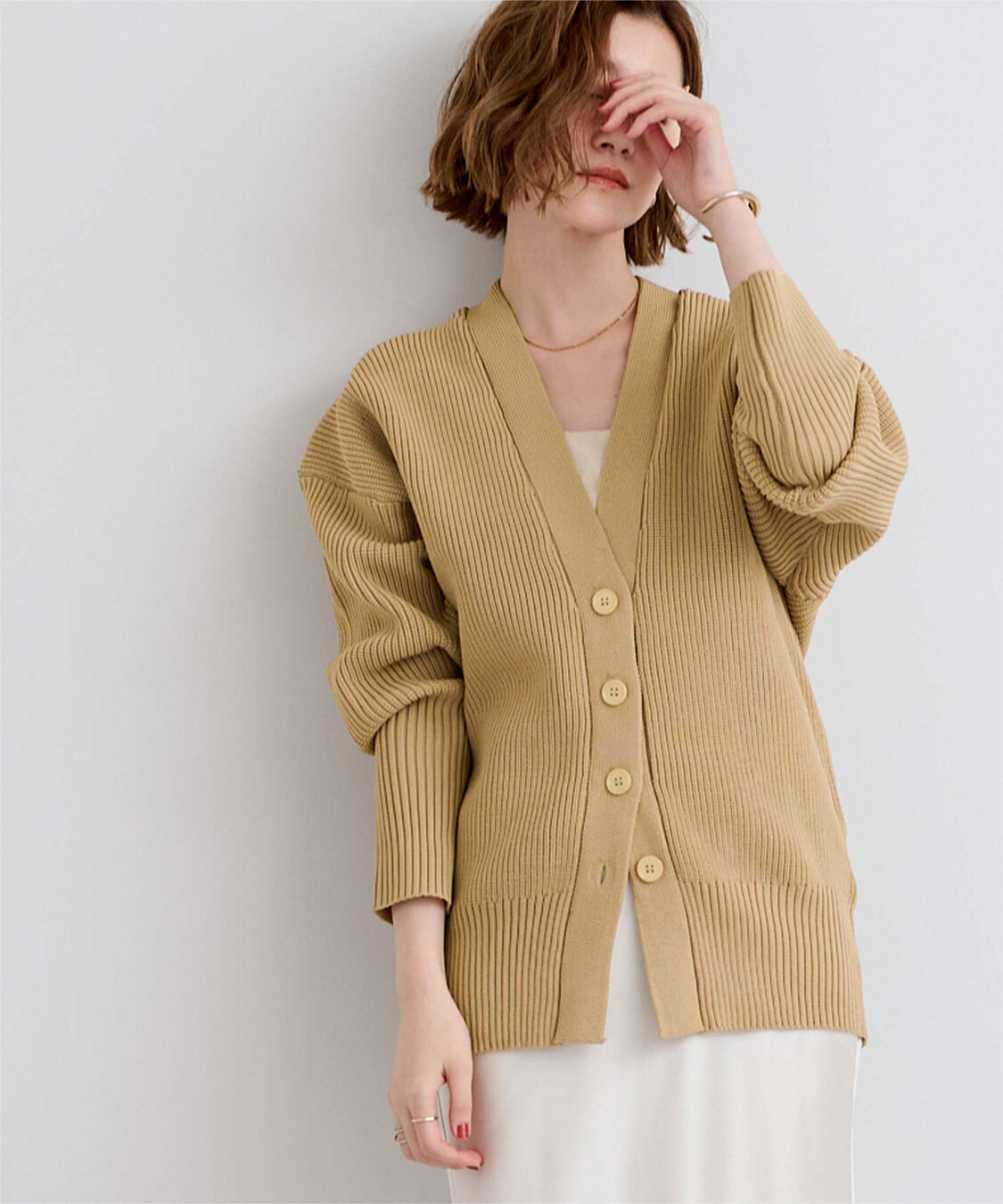 ur's「Vネックボリュームスリーブニットカーディガン」|ニット・セーター|ベージュ