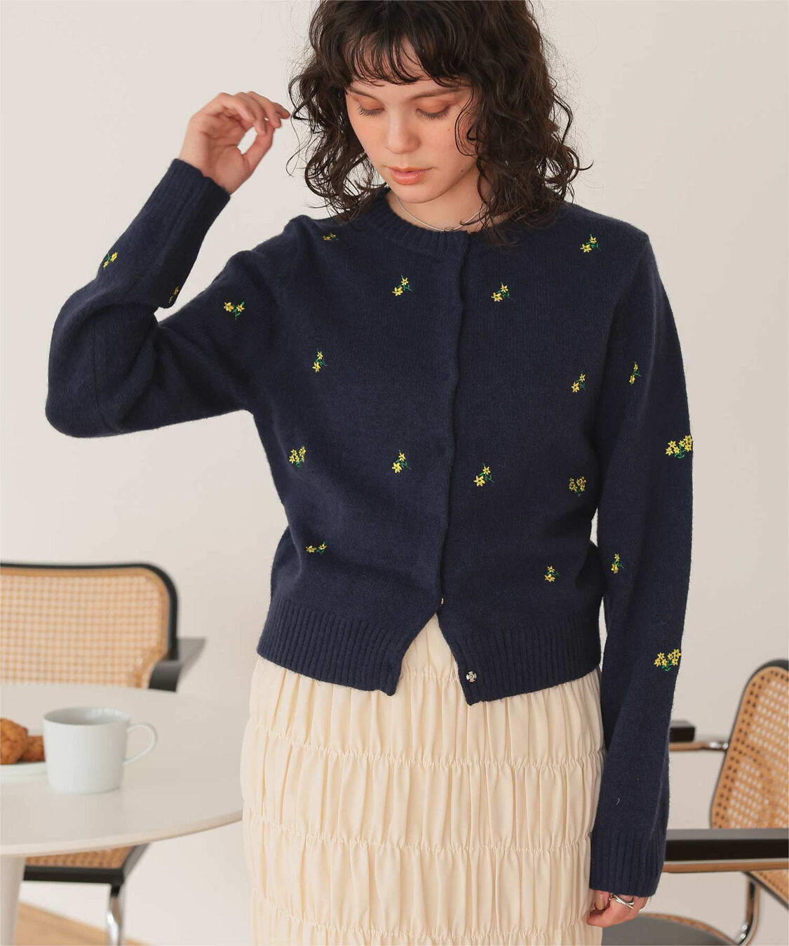 titivate「アルパカタッチフラワー刺繍カーディガン」|ニット・セーター|ネイビー