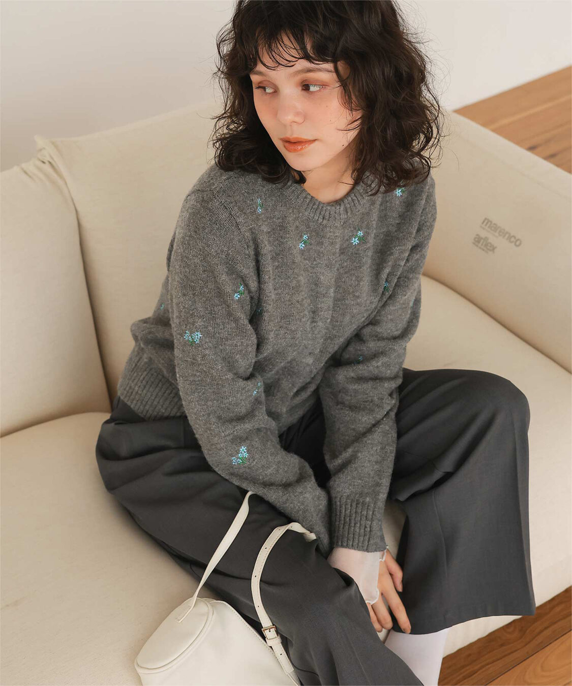 titivate「アルパカタッチフラワー刺繍カーディガン」|ニット・セーター|チャコール