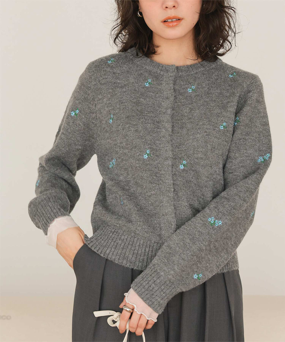titivate「アルパカタッチフラワー刺繍カーディガン」|ニット・セーター|