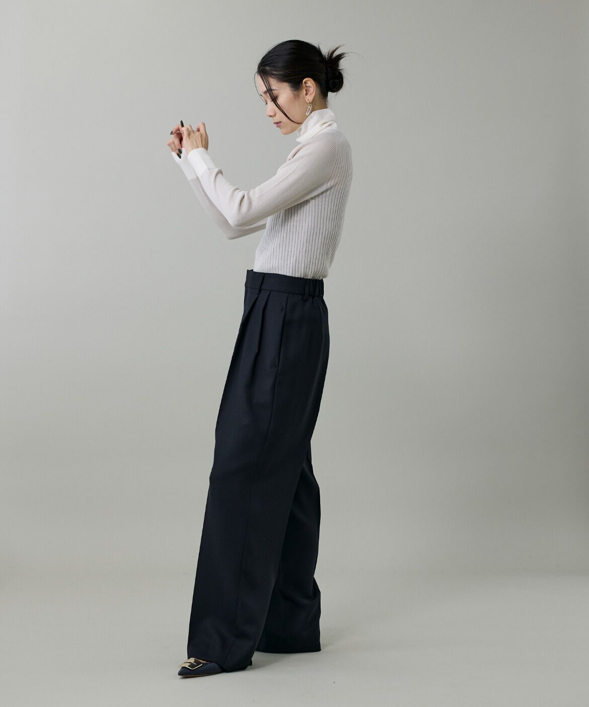 INED「《大きいサイズ》ライトカルゼ ツータックワイドパンツ」|その他|