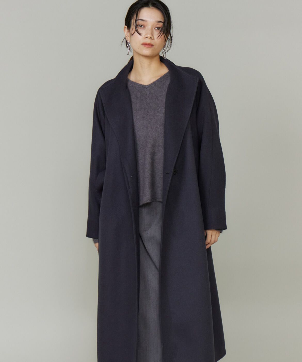 INED「スタンドカラーラグランスリーブコート」|ステンカラーコート|