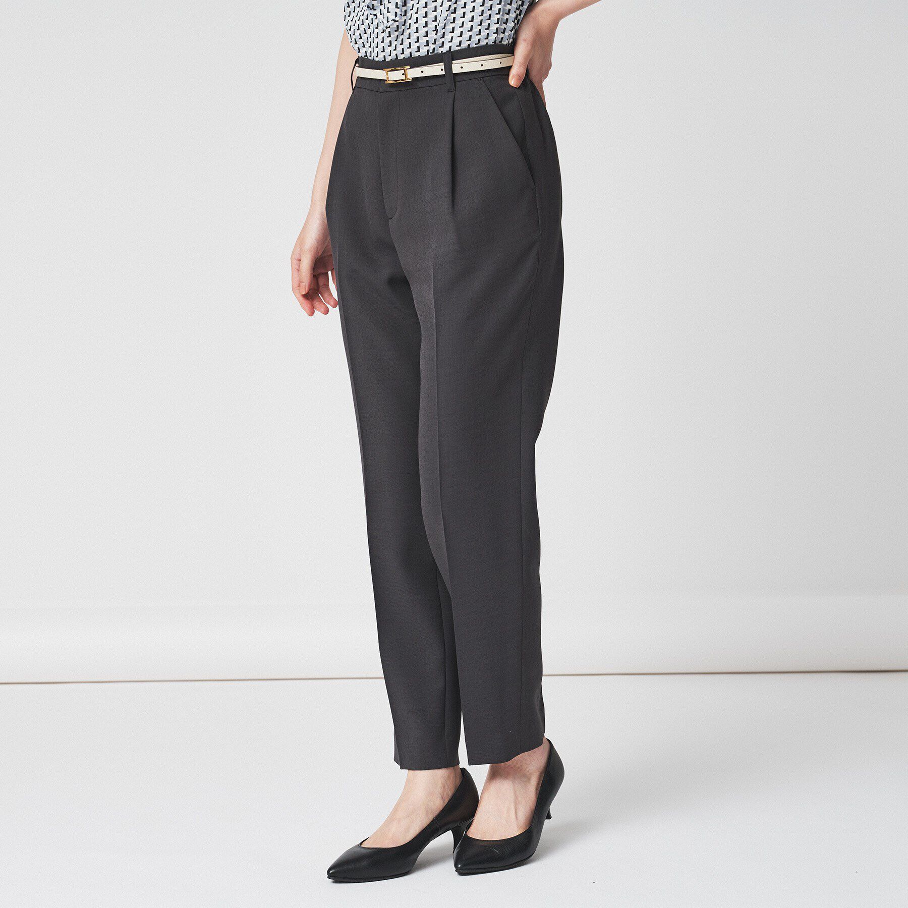 UNTITLED「【通勤スーツ/入卒/セレモニー】ライトウェイト テーパードパンツ」|その他|