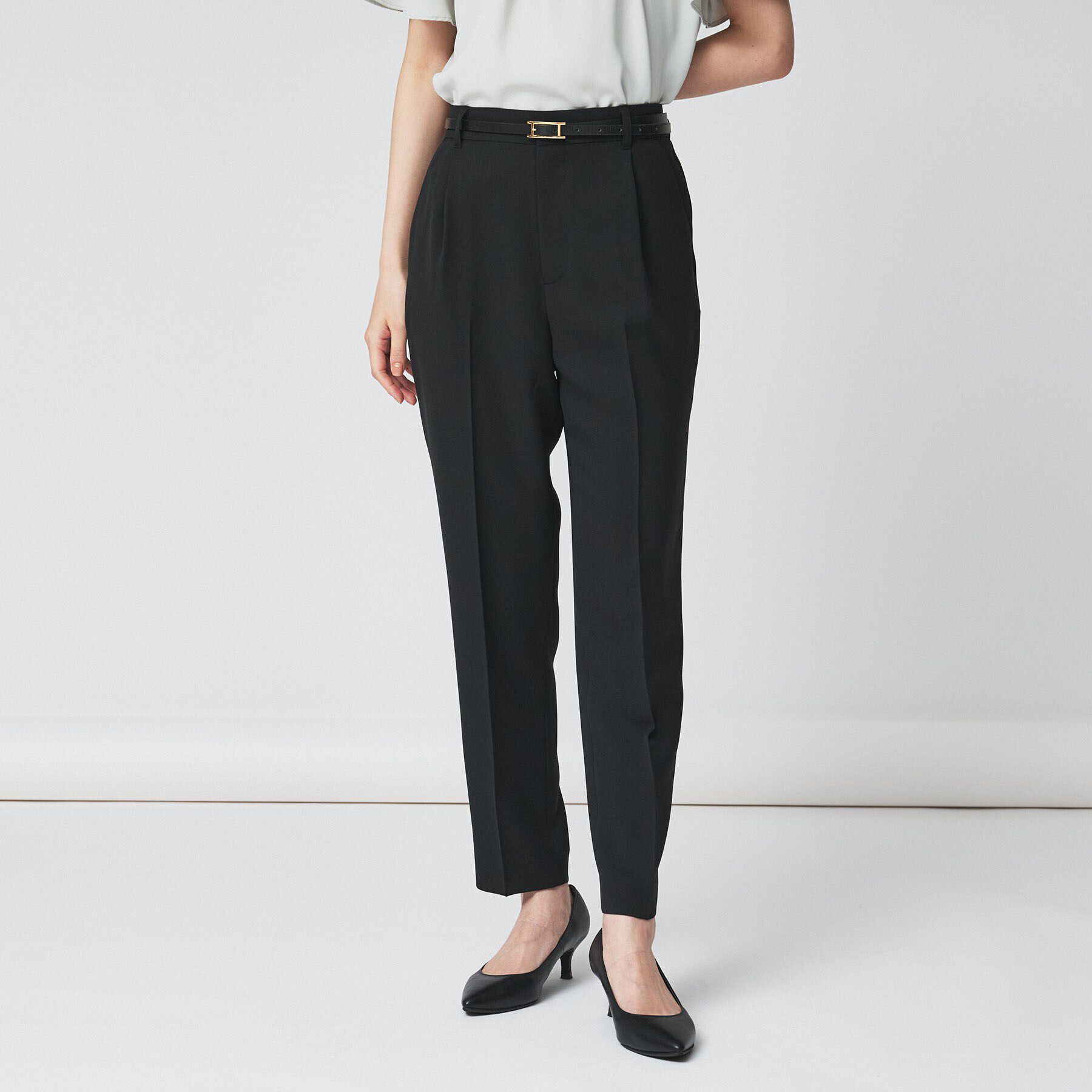 UNTITLED「【通勤スーツ/入卒/セレモニー】ライトウェイト テーパードパンツ」|その他|ブラック(019)