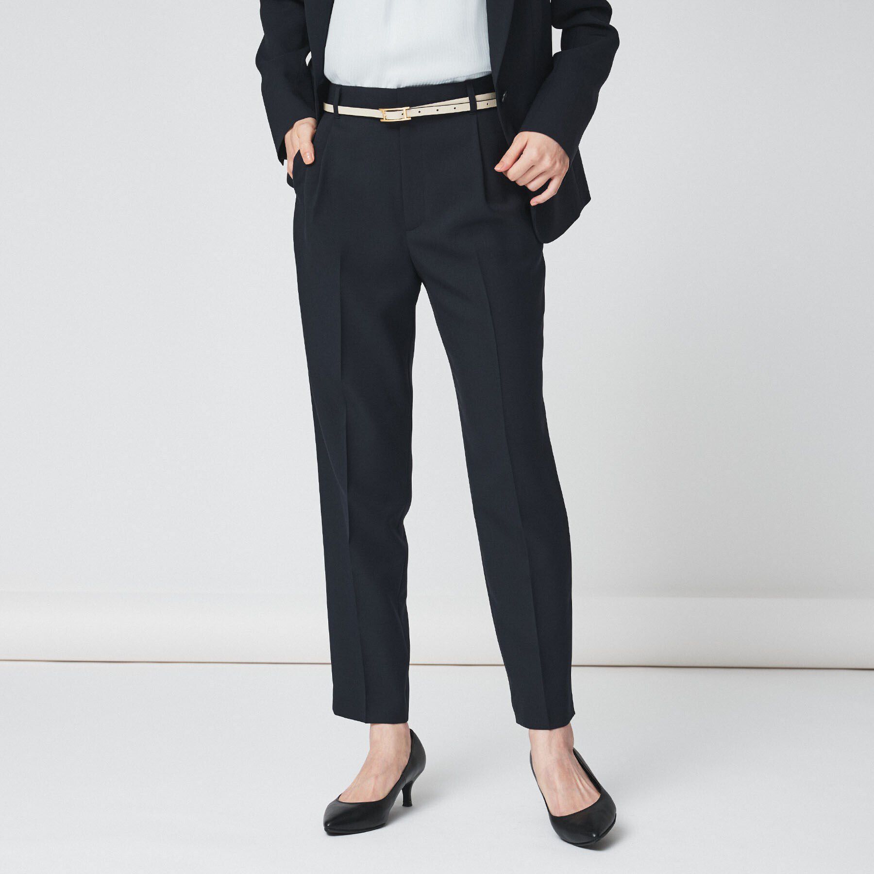 UNTITLED「【通勤スーツ/入卒/セレモニー】ライトウェイト テーパードパンツ」|その他|ネイビー(094)