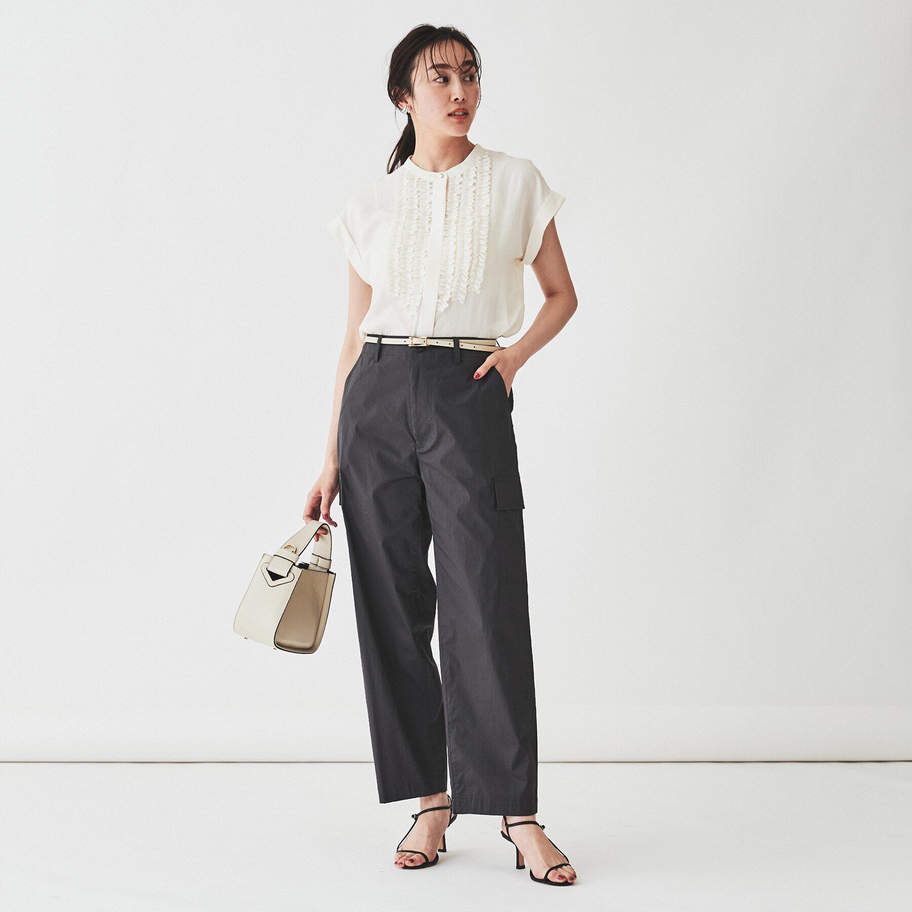 UNTITLED「【華やか／夏ブラウス】半袖フリルブラウス」|シャツ・ブラウス|