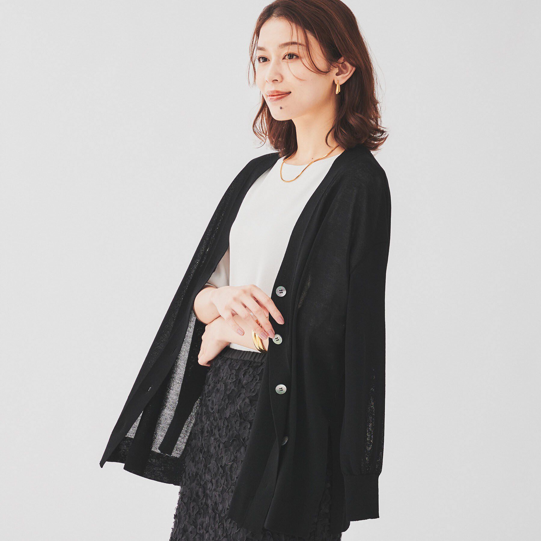 UNTITLED「【ゆったり/ロング丈】シアーVネックカーディガン」|カーディガン|ブラック(019)
