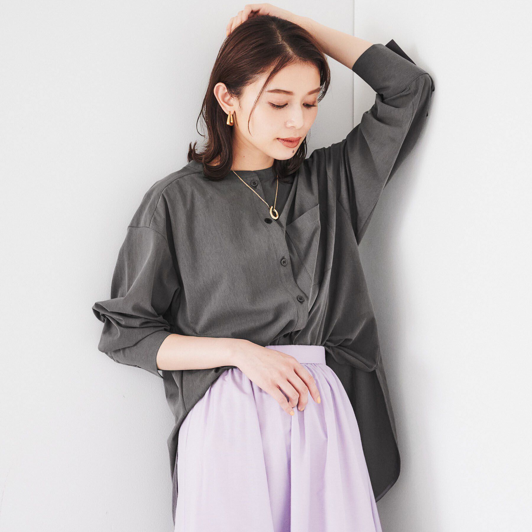 UNTITLED「【ゆったりシルエット/シアー】トリコットバンドカラーシャツ」|シャツ・ブラウス|チャコールグレー(0