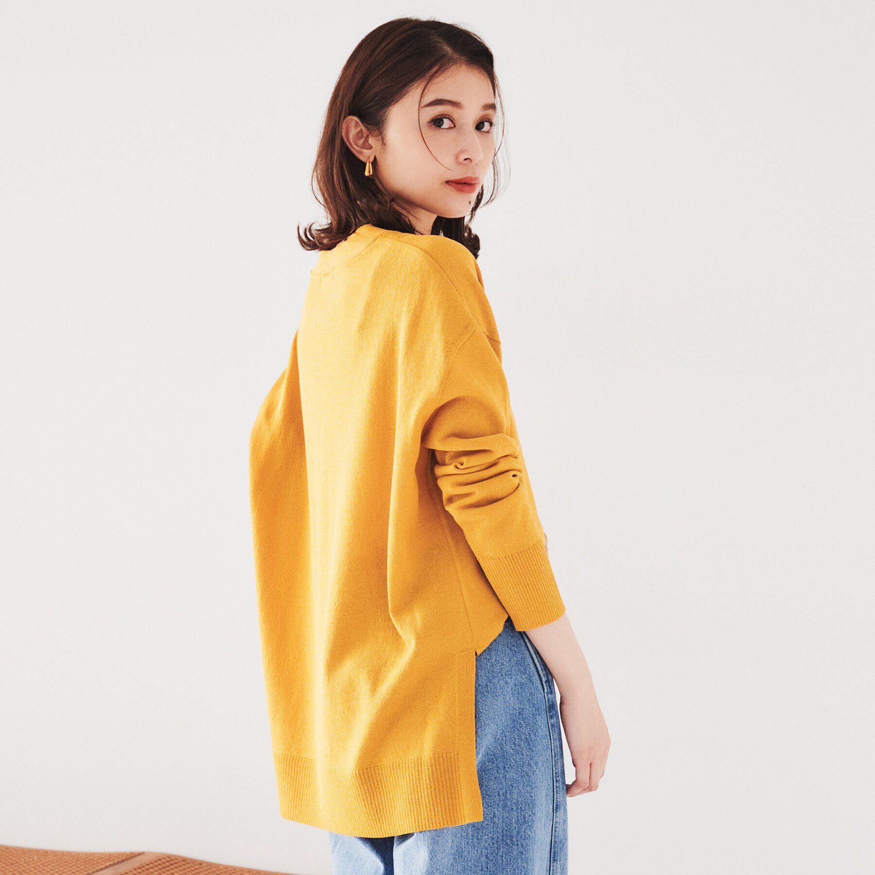 UNTITLED「【薄手/ゆったり/体型カバー】ドライレーヨン Vネックニット」|ニット・セーター|