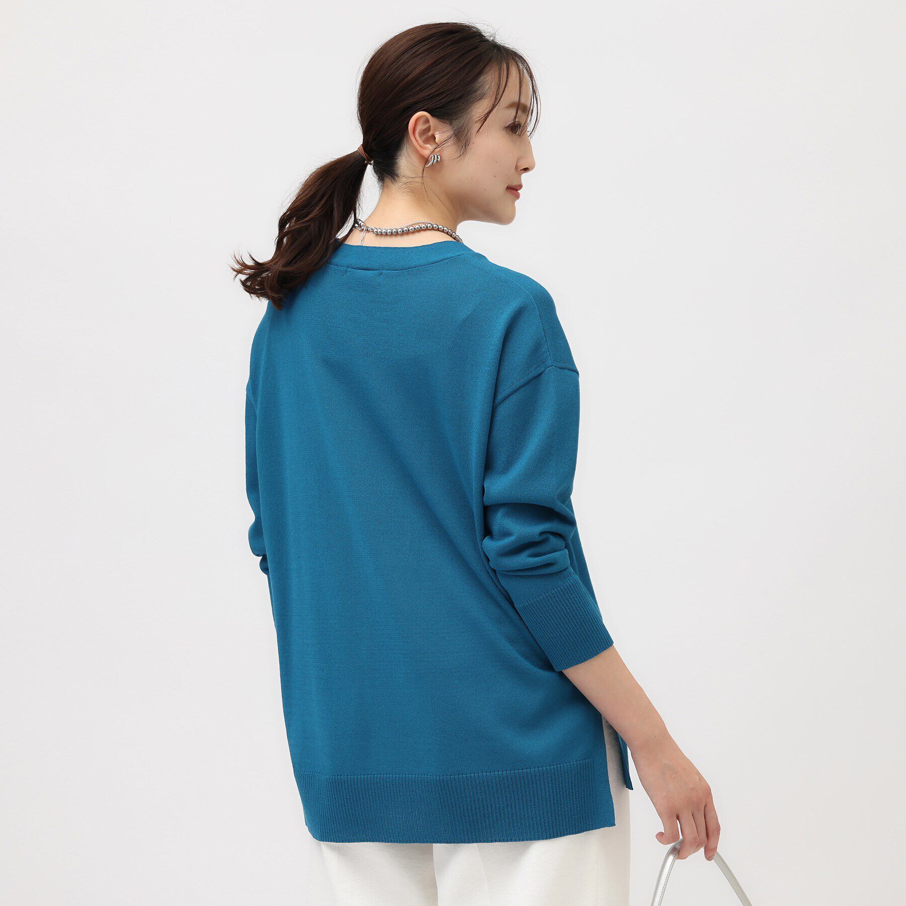 UNTITLED「【薄手/ゆったり/体型カバー】ドライレーヨン Vネックニット」|ニット・セーター|