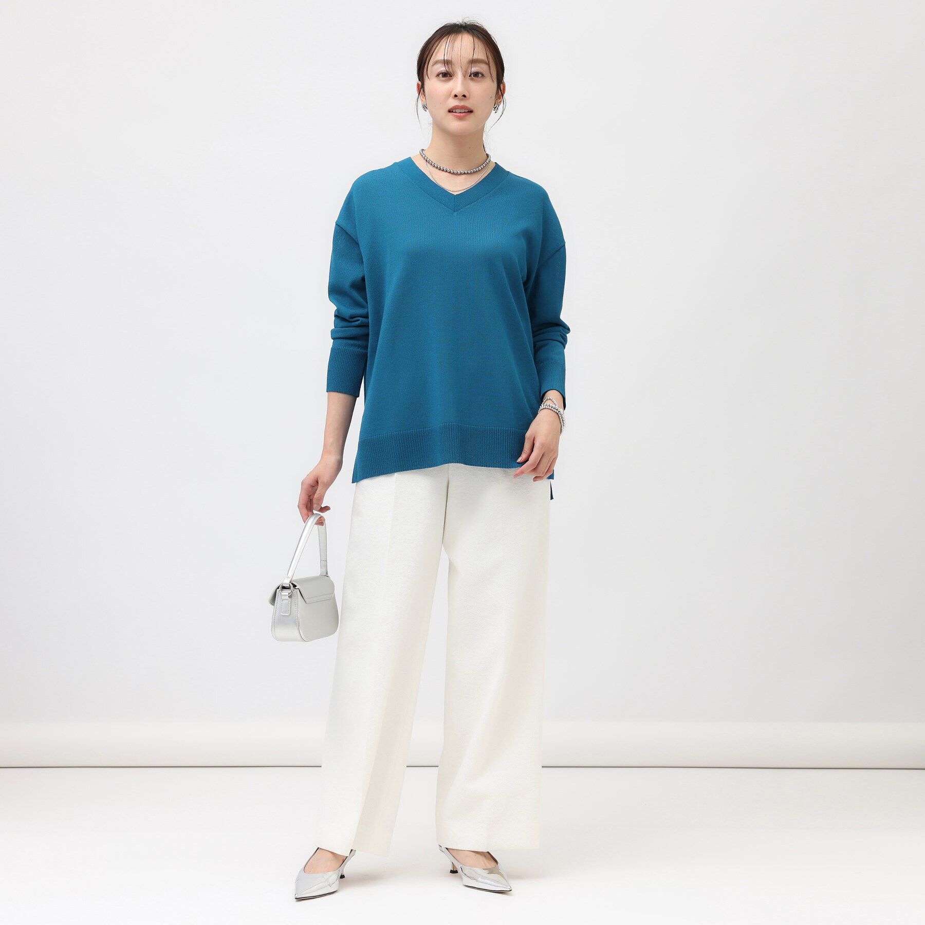 UNTITLED「【薄手/ゆったり/体型カバー】ドライレーヨン Vネックニット」|ニット・セーター|