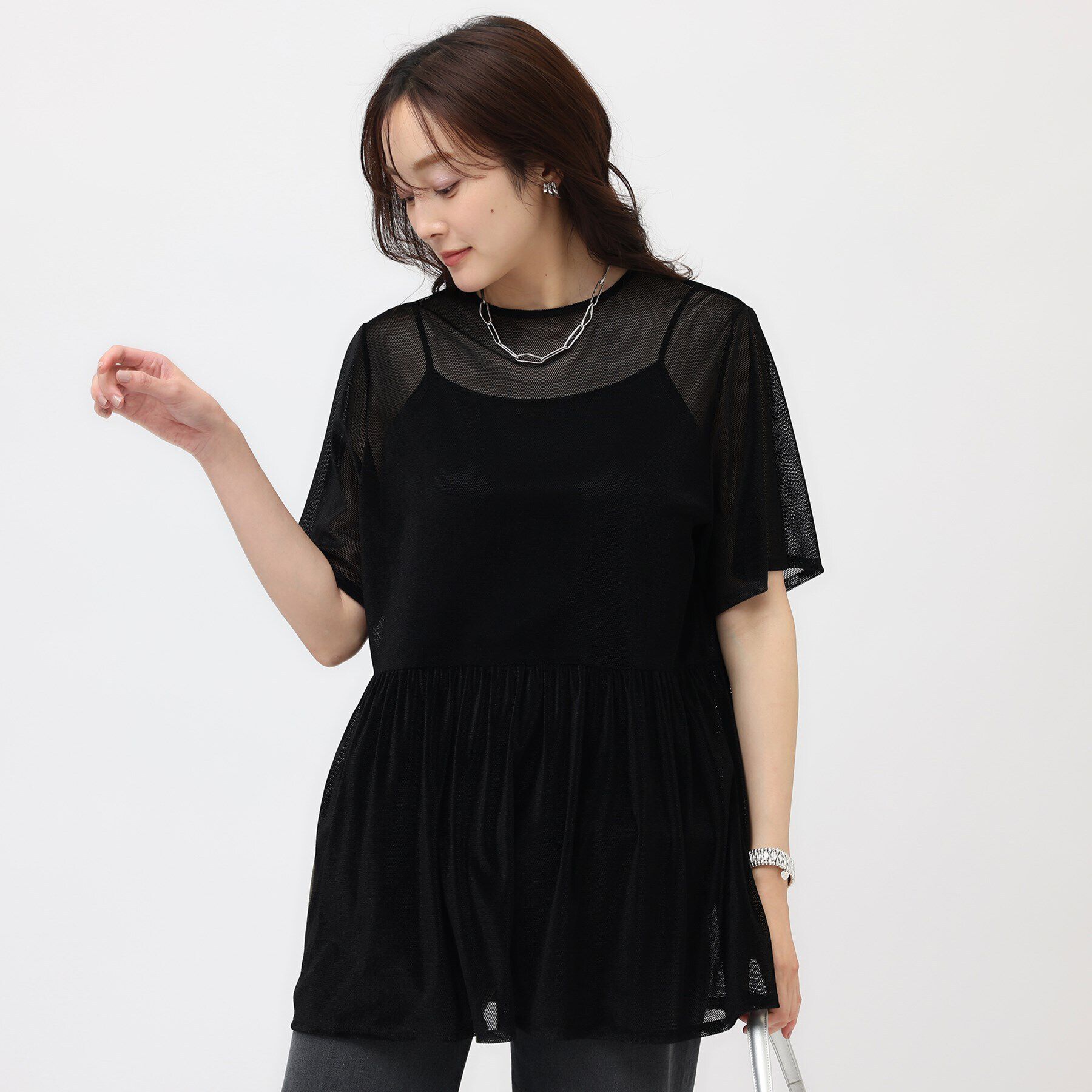 UNTITLED「【透け感/キャミ付】シアーベロア ペプラムブラウス」|シャツ・ブラウス|ブラック(019)