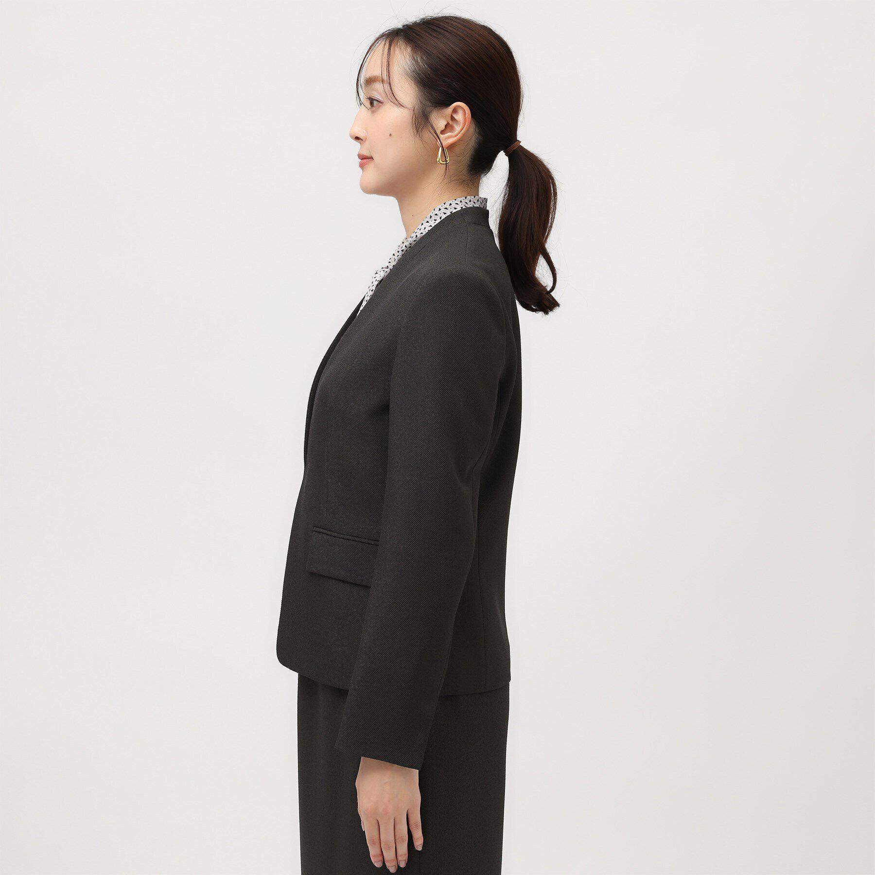 UNTITLED「【通勤スーツ/入卒/セレモニー】ウーステッドカルゼ カラーレスジャケット」|ノーカラージャケット|