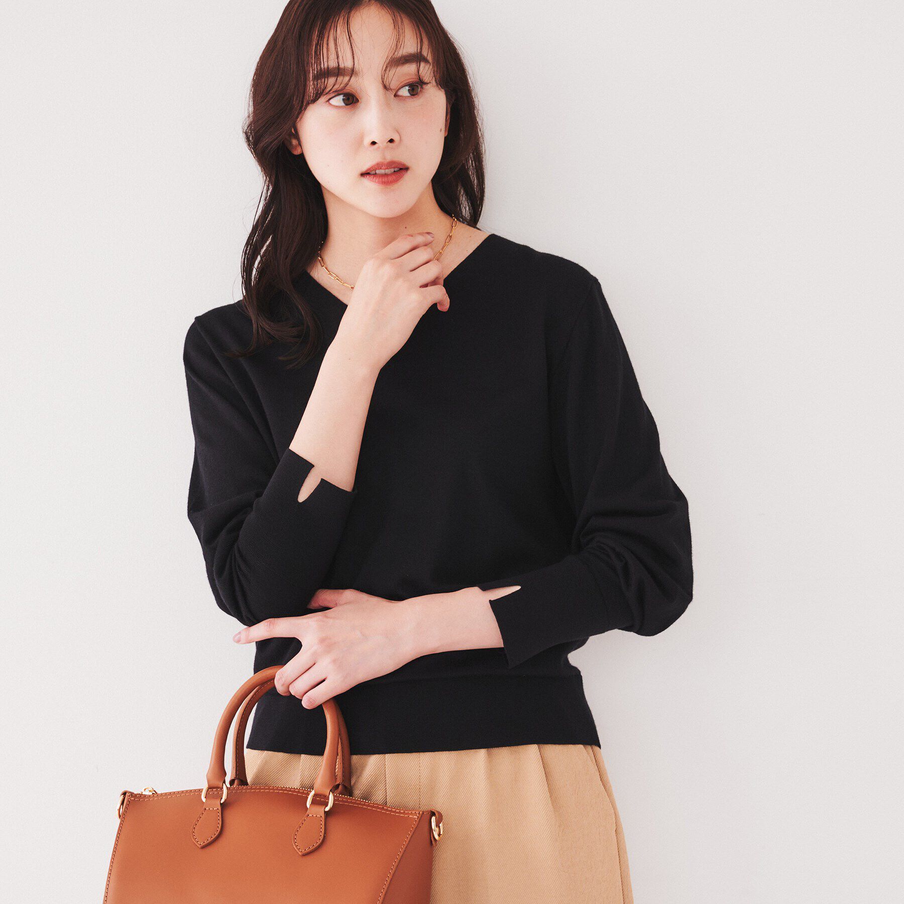 UNTITLED「【アンサンブル可能/洗える】シルクウールカシミヤ Vネックニット」|ニット・セーター|ブラック(019)