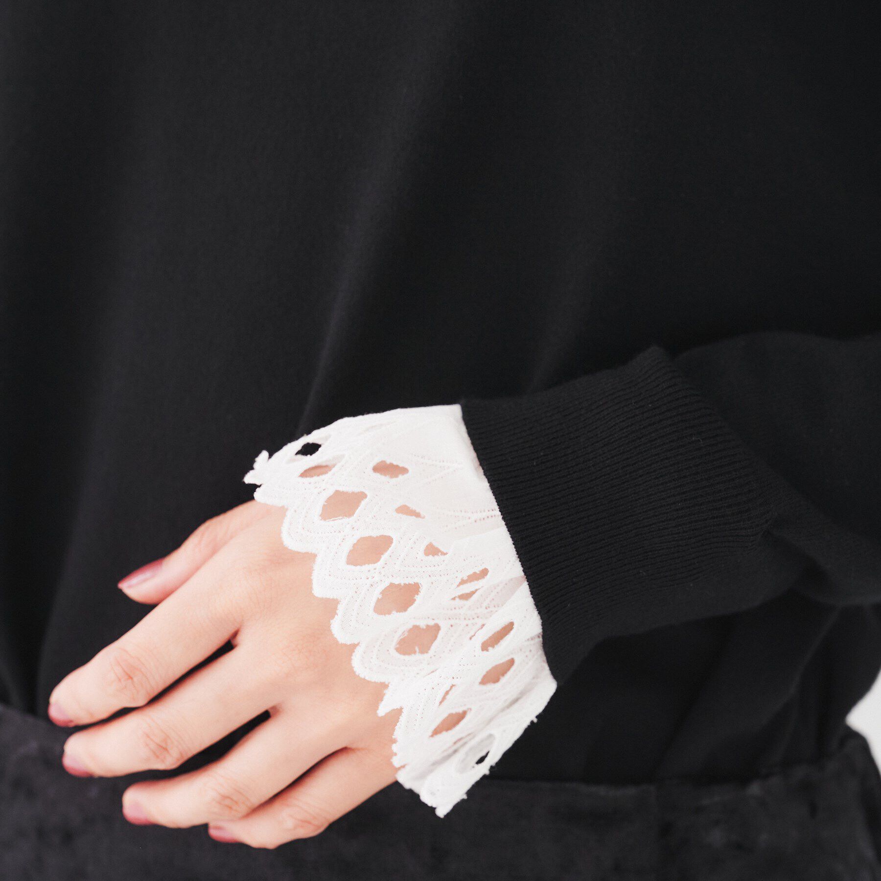 UNTITLED「【レース取り外し可能/2WAY】薄手レーヨン混ストレッチ プルオーバーニット」|ニット・セーター|