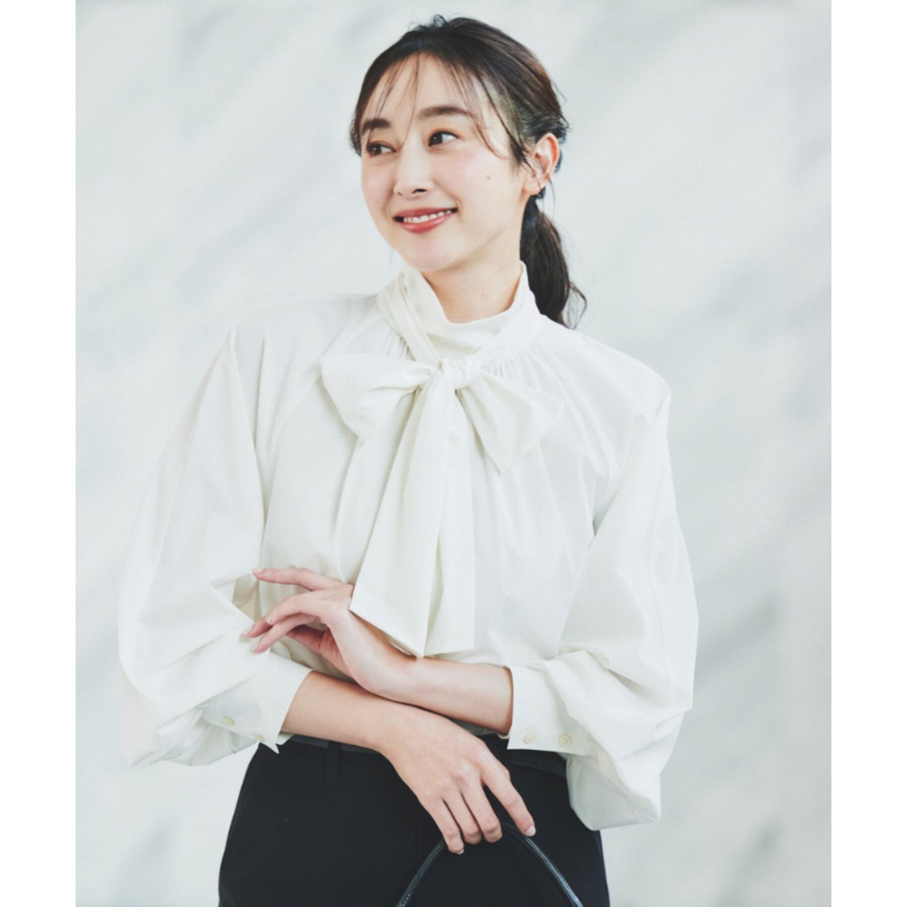 UNTITLED「【通勤】ボウタイ付スタンドネック ボリュームブラウス」|シャツ・ブラウス|