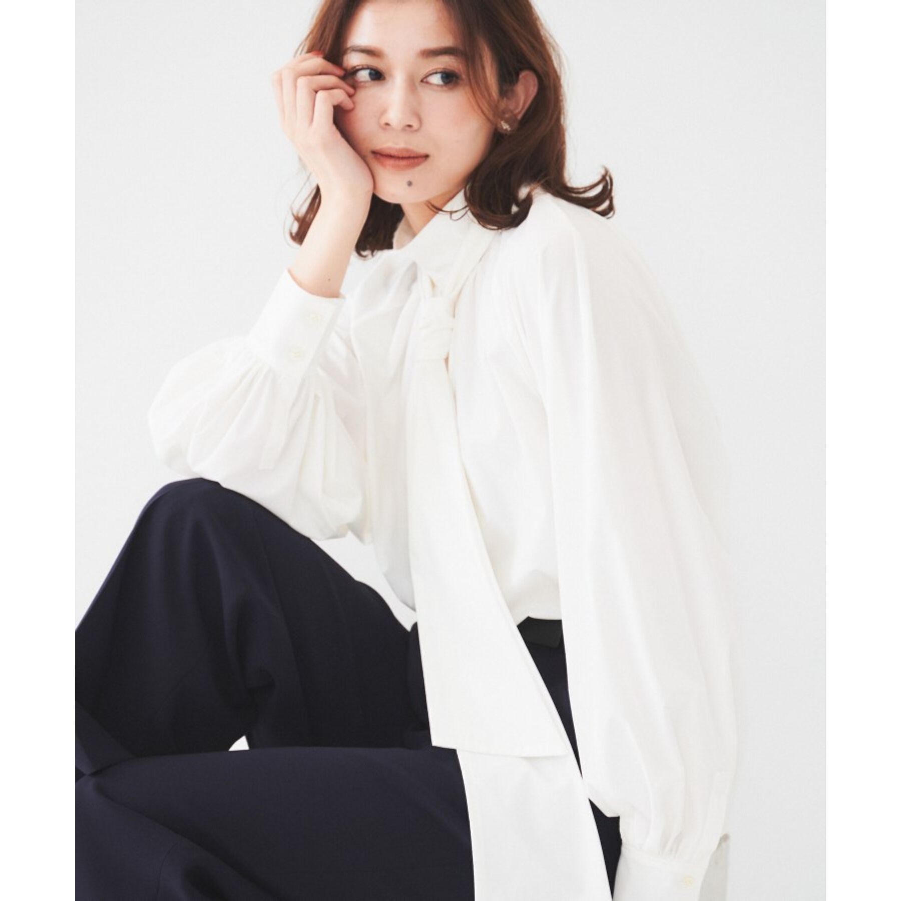 UNTITLED「【通勤】ボウタイ付スタンドネック ボリュームブラウス」|シャツ・ブラウス|