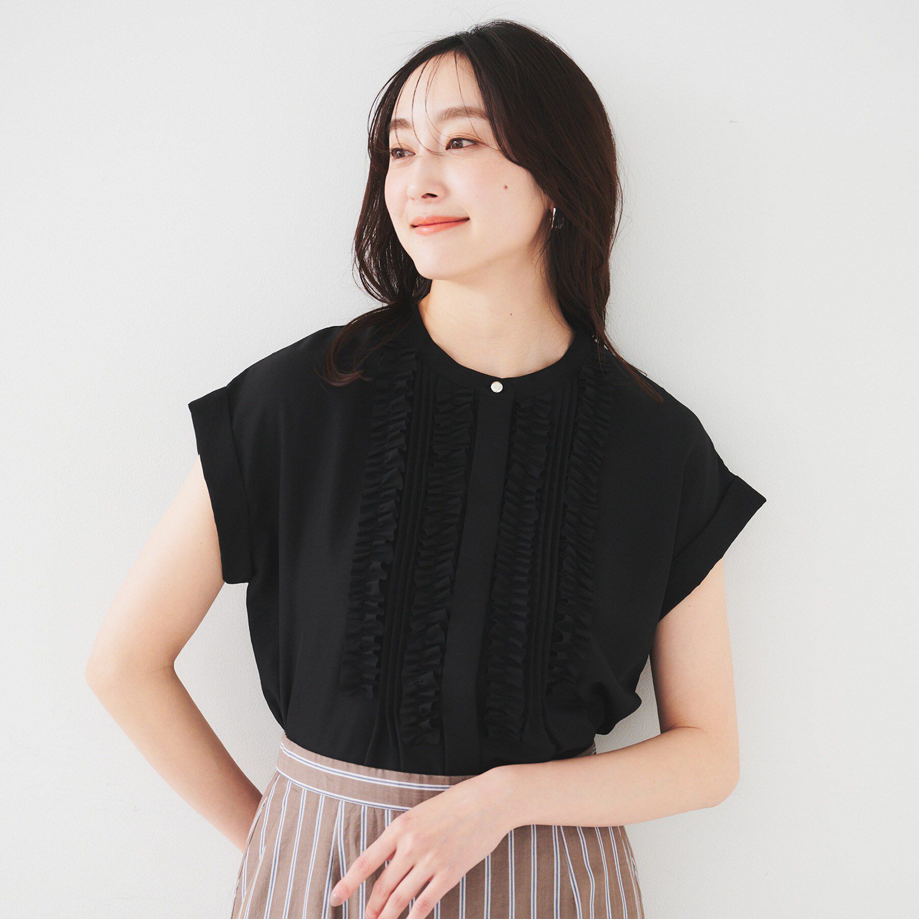 UNTITLED「【吸水速乾/UVケア】フィブリルフリルブラウス」|シャツ・ブラウス|ブラック(019)