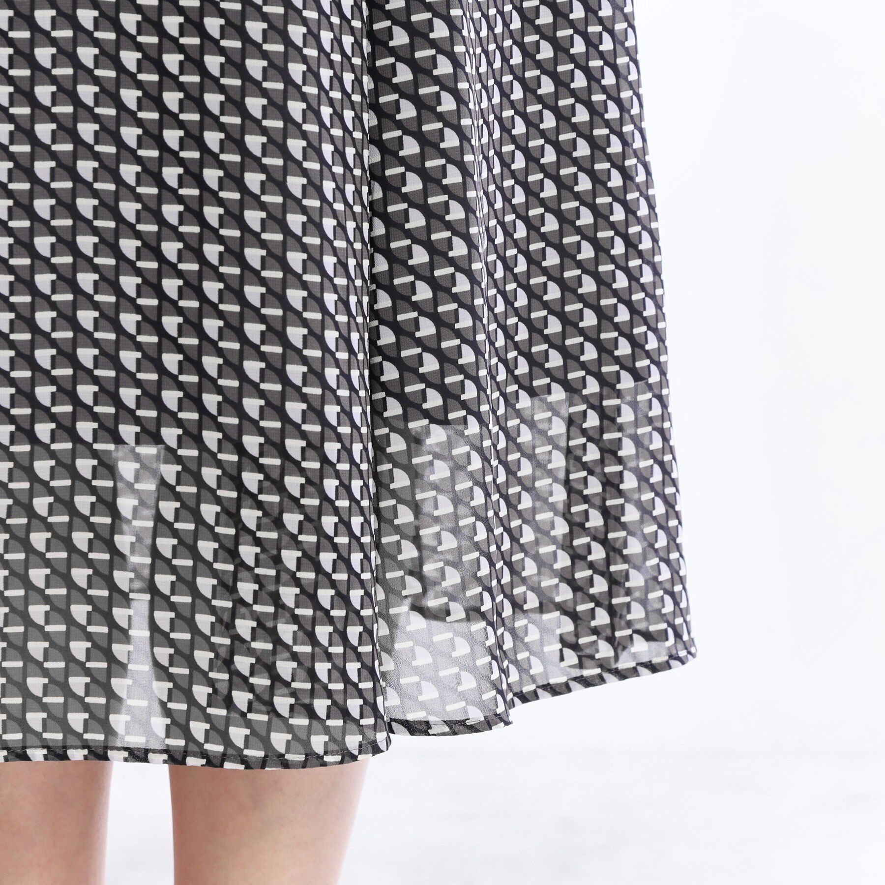 Reflect「【WEB先行カラーあり／マシンウォッシュ可／ウエスト総ゴム】コツキ幾何柄ロングスカート」|スカート|